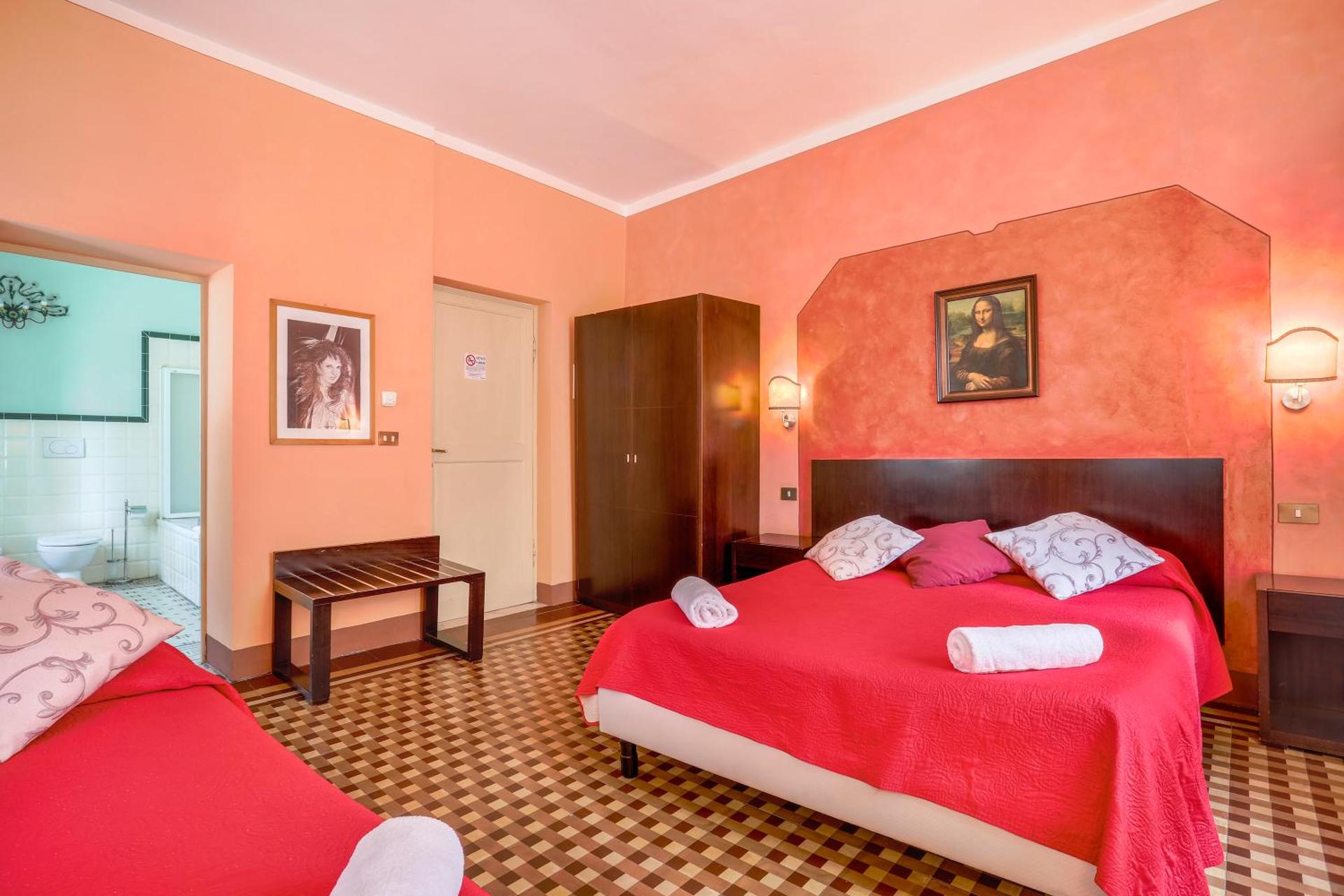 Antica Residenza Santa Chiara -City Center - Photo 32