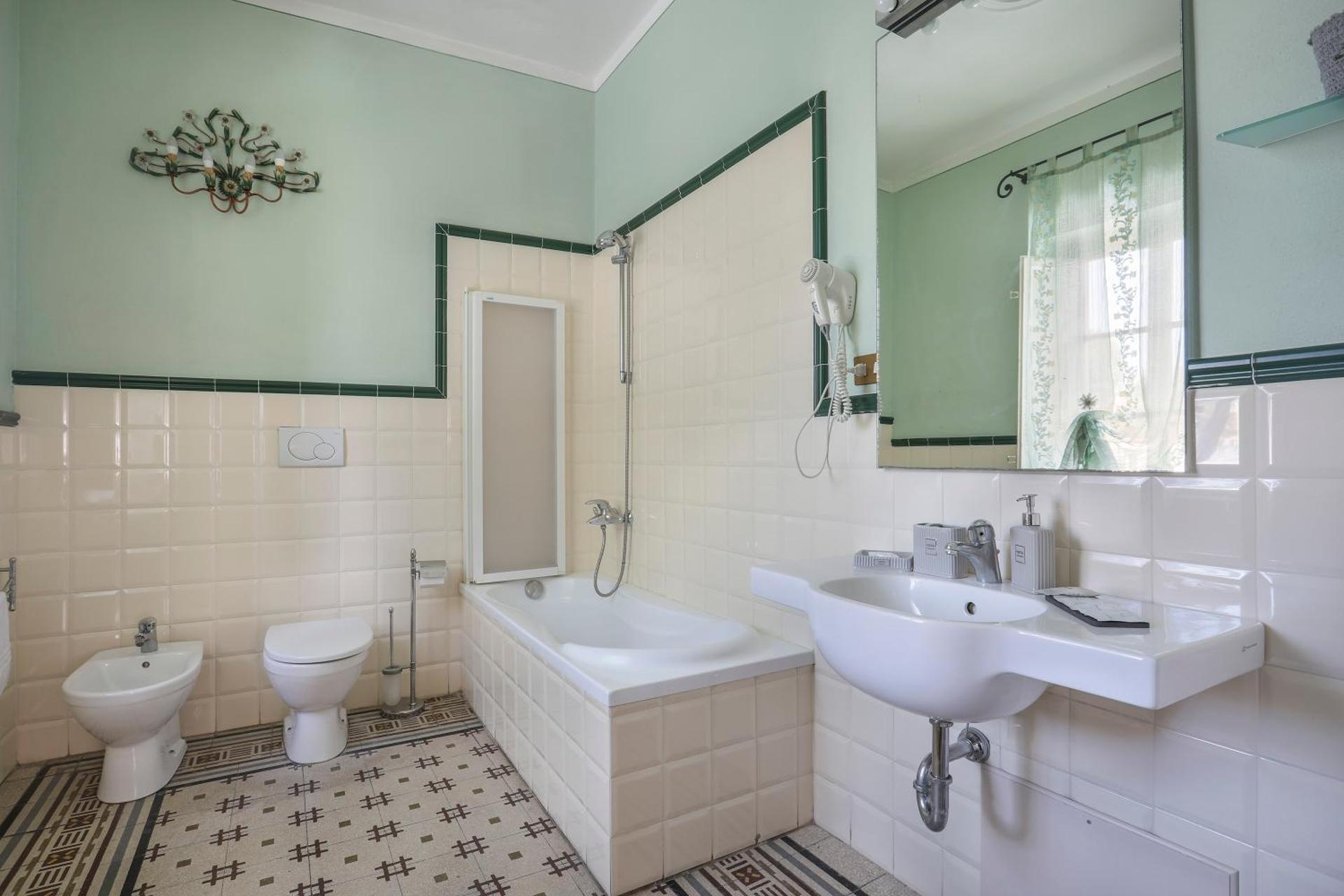 Antica Residenza Santa Chiara -City Center - Photo 36