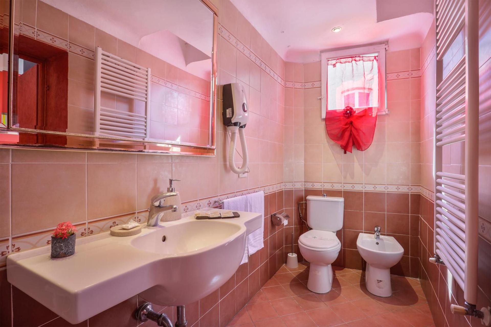 Antica Residenza Santa Chiara -City Center - Photo 37