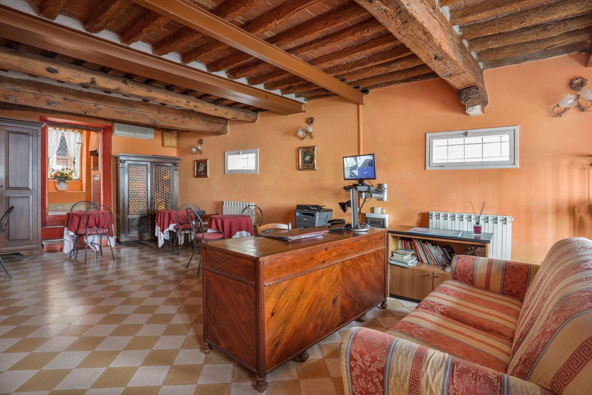 Antica Residenza Santa Chiara -City Center - Photo 19