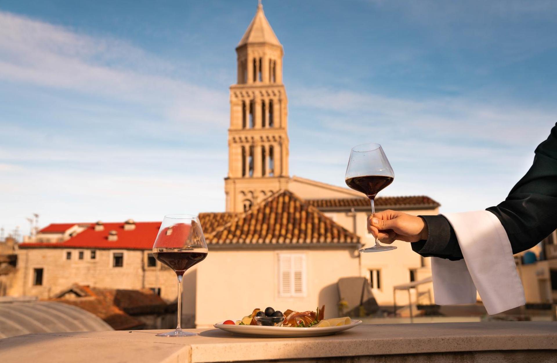 Slavija Culture Heritage Hotel - Photo 89