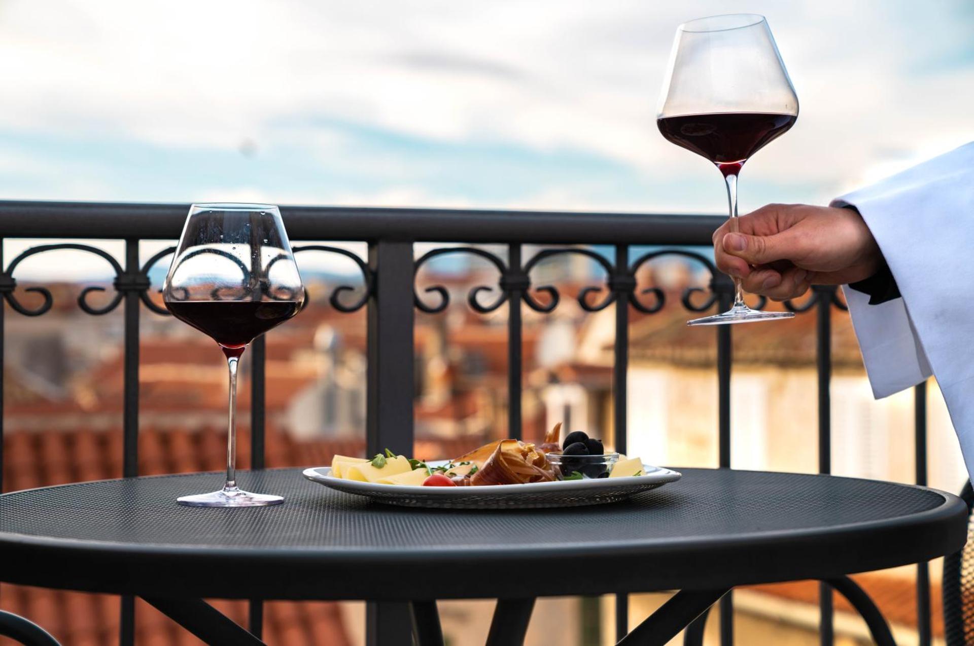 Slavija Culture Heritage Hotel - Photo 2