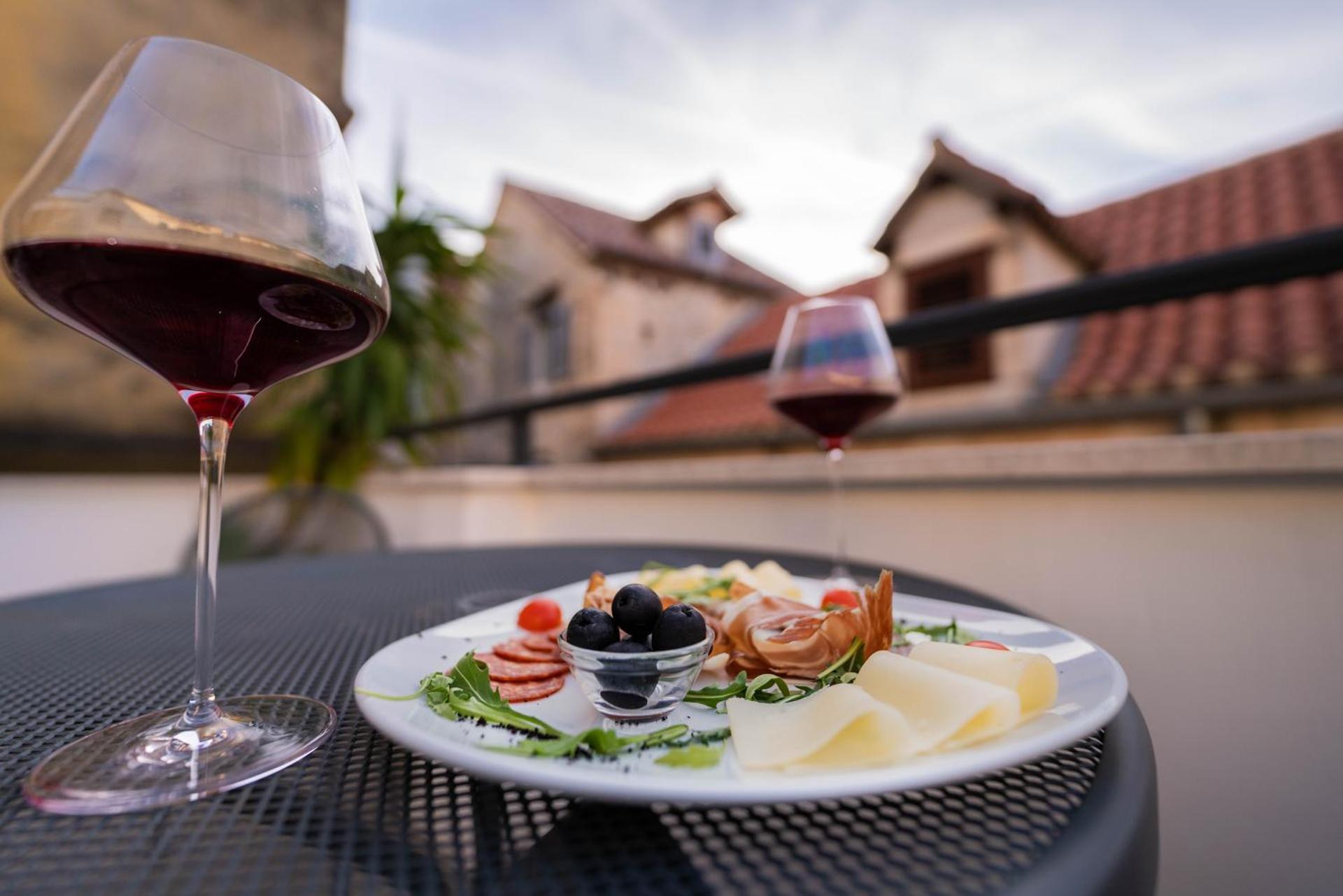 Slavija Culture Heritage Hotel - Photo 17