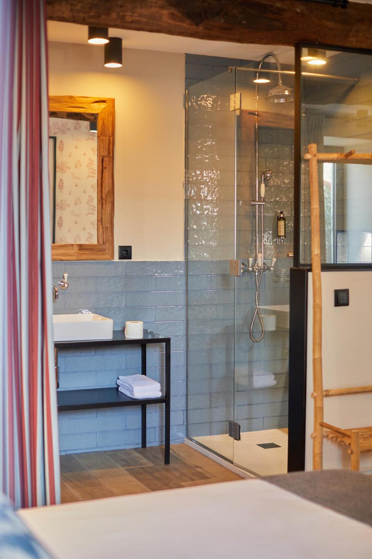 THE PINTA Boutique - Photo 20