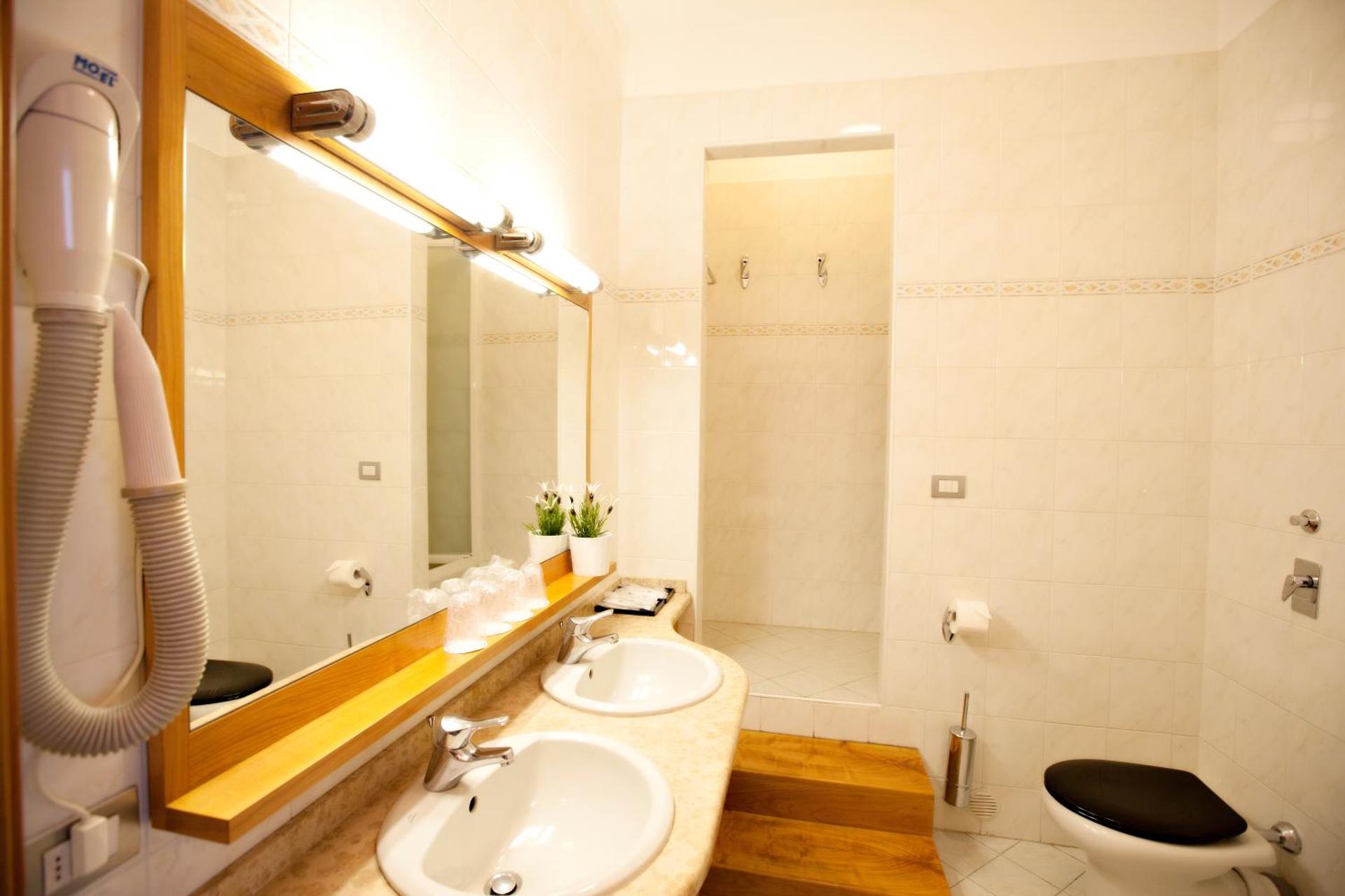 Hotel Dei Fiori - Photo 22