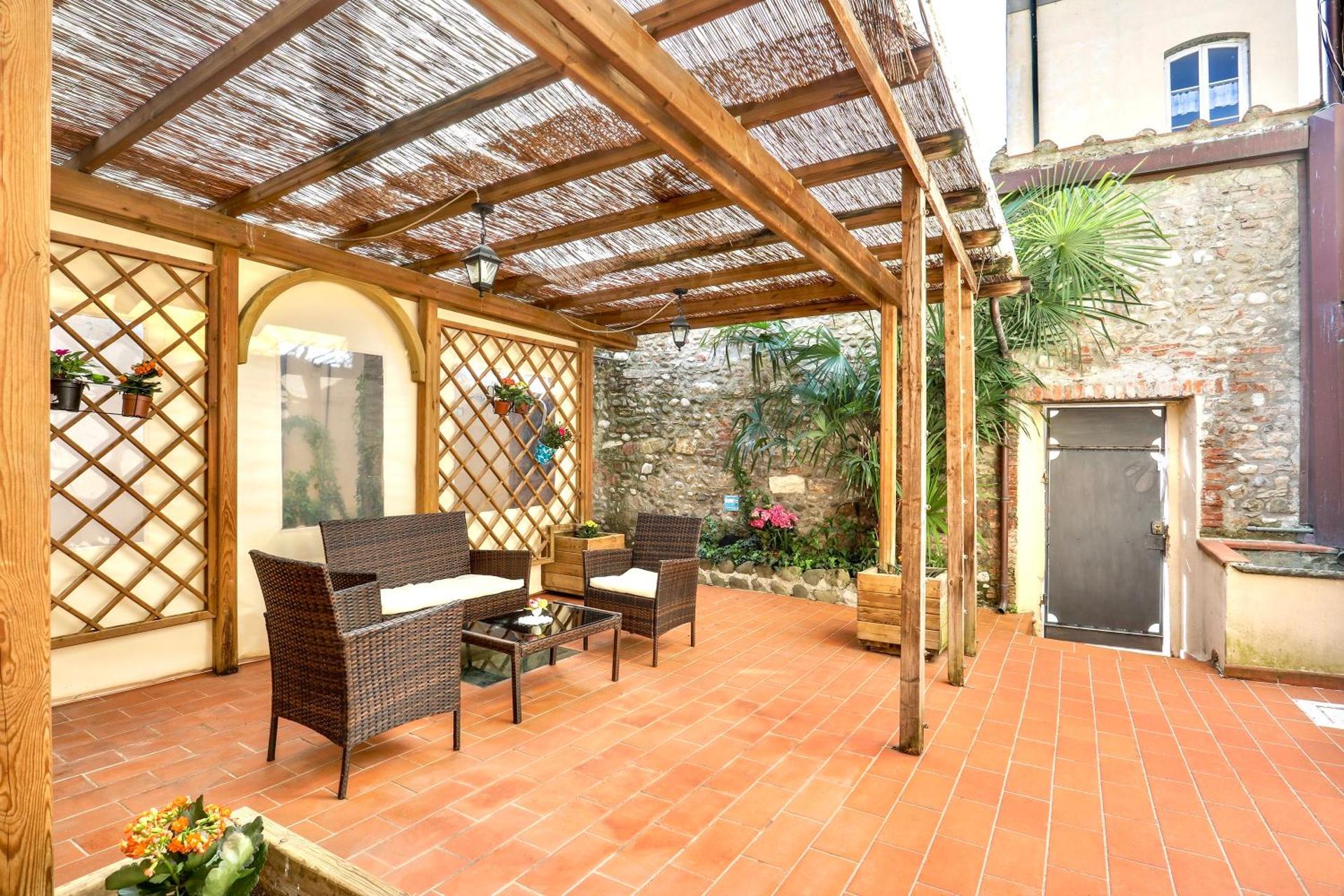 Antica Residenza Santa Chiara -City Center - Photo 18