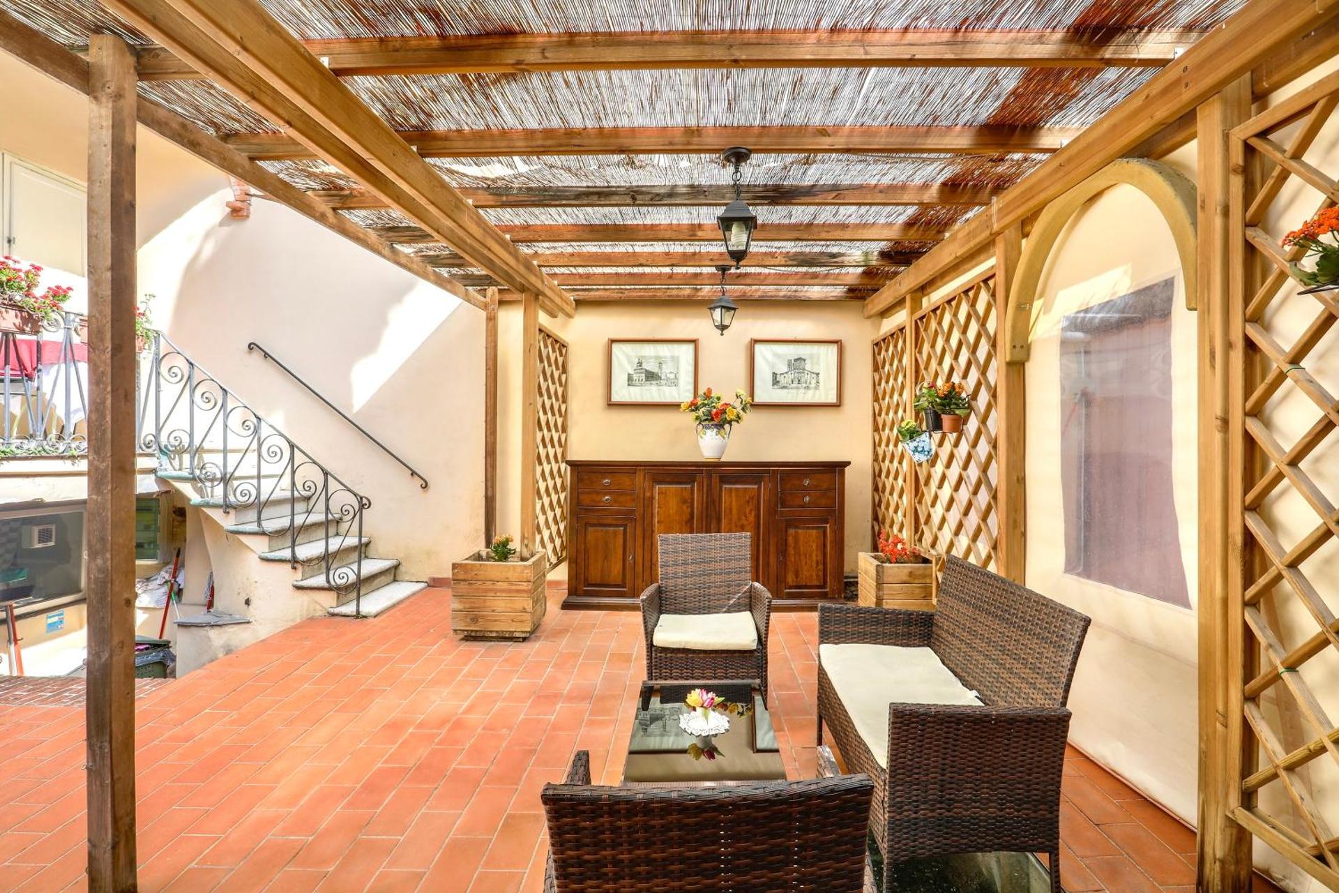 Antica Residenza Santa Chiara -City Center - Photo 9