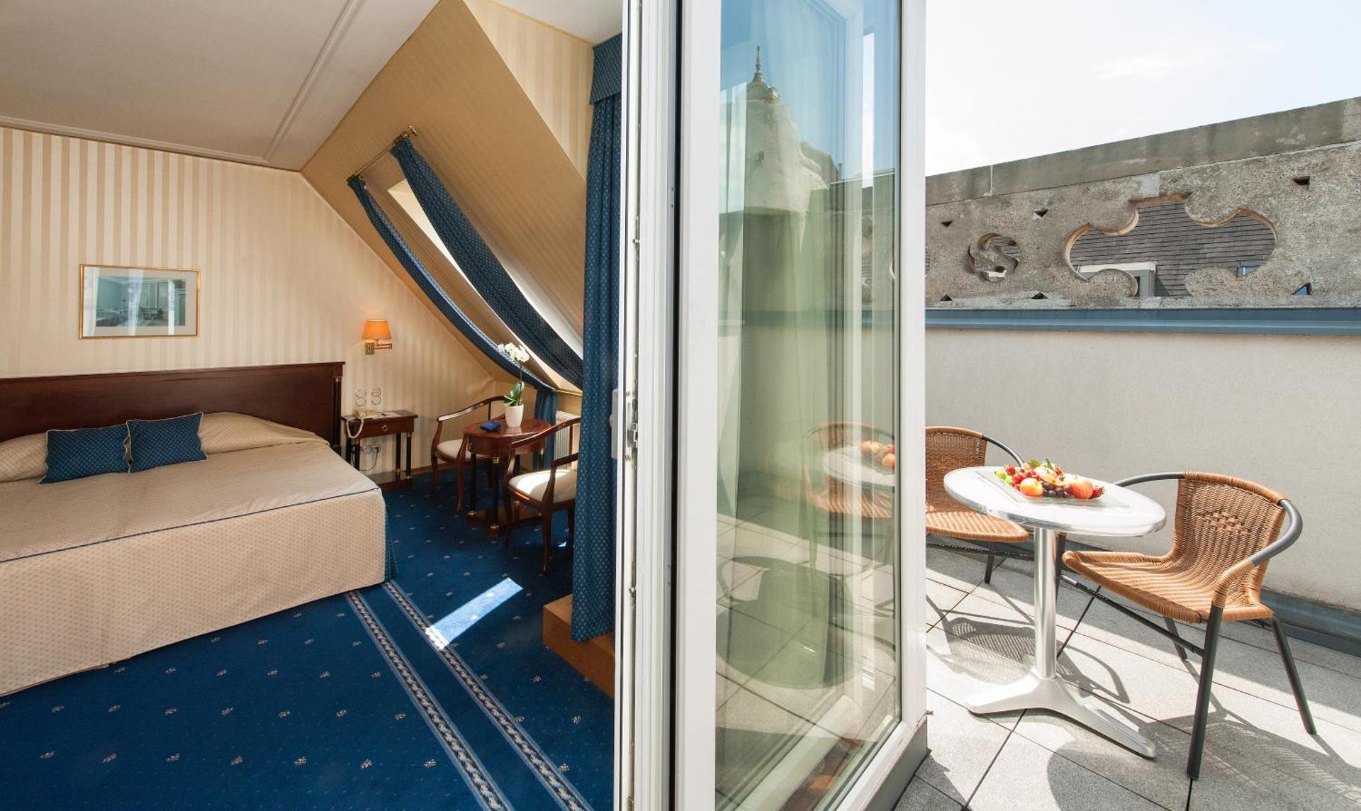 Hotel Ambassador - Photo 7