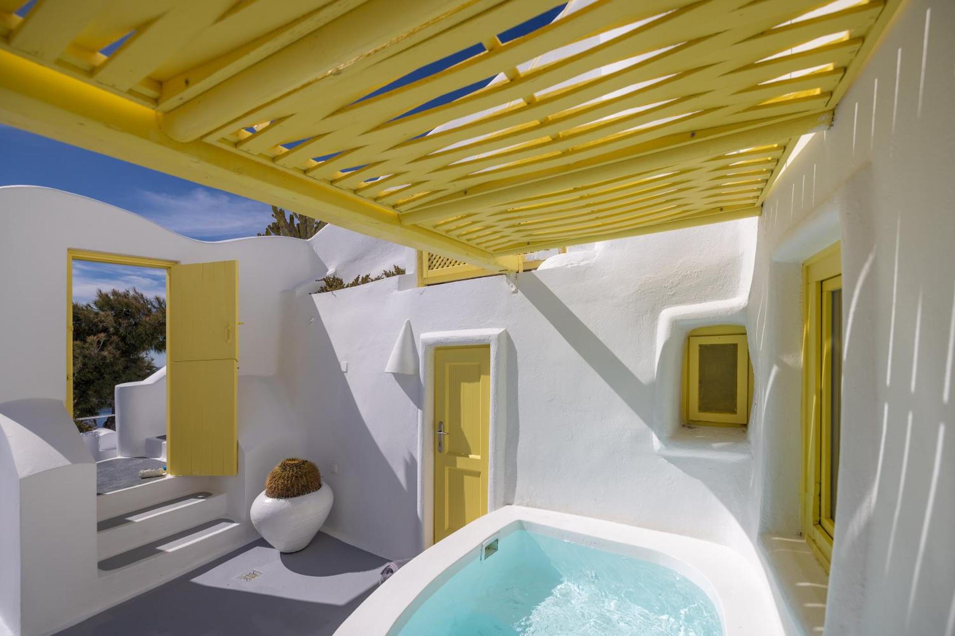 Dreams Luxury Suites - Photo 3