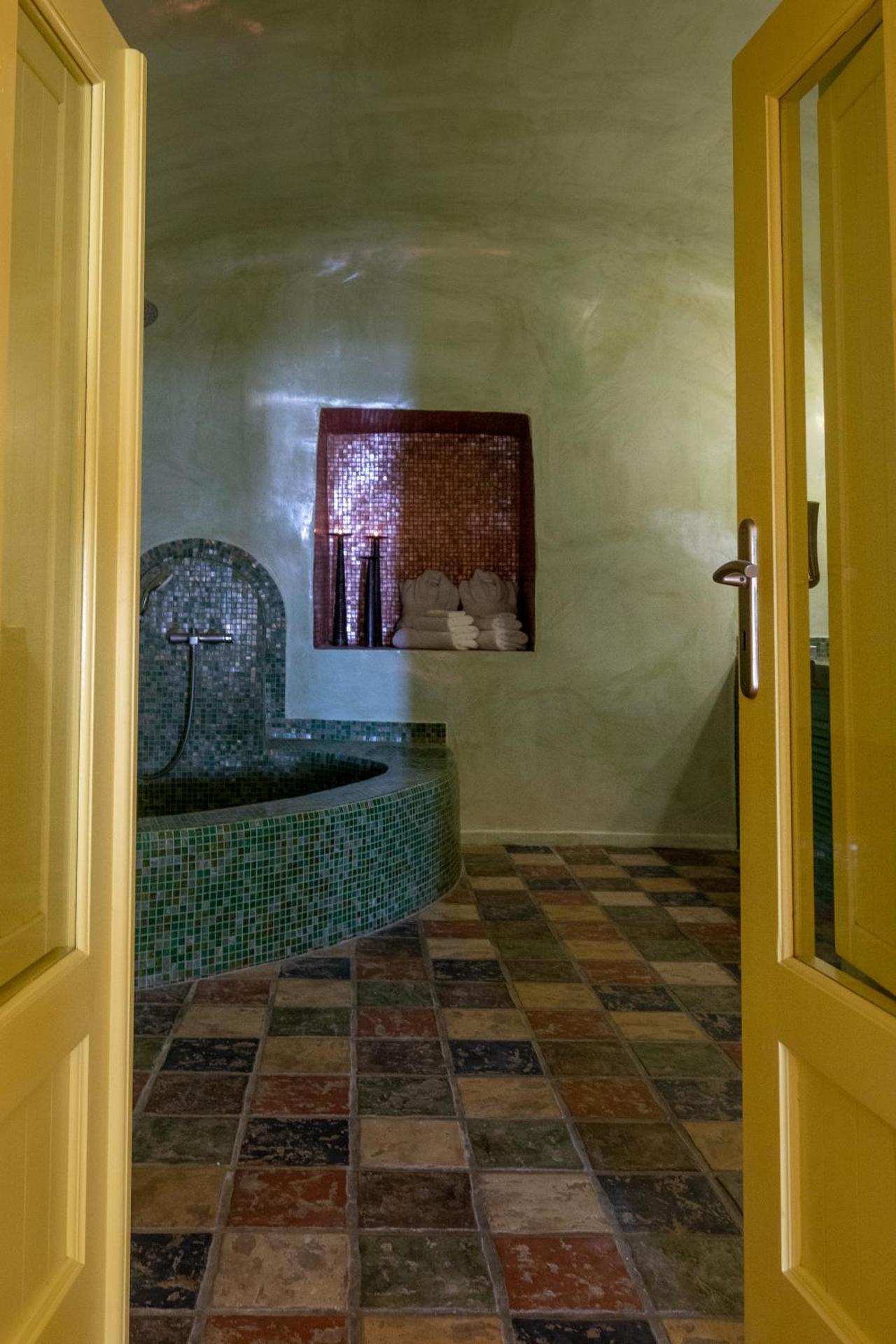 Dreams Luxury Suites - Photo 97