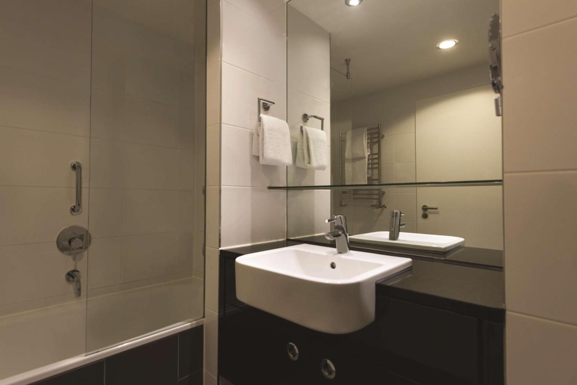 One-Bedroom Apartment - Photo 3