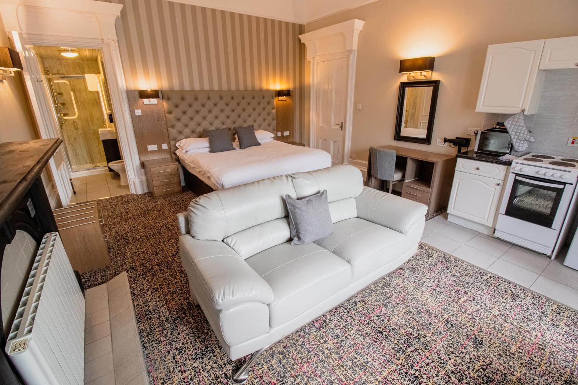 Embassy Apartments - Photo 21