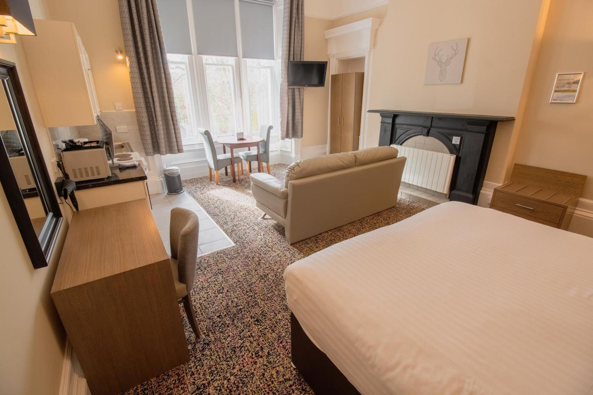 Embassy Apartments - Photo 25