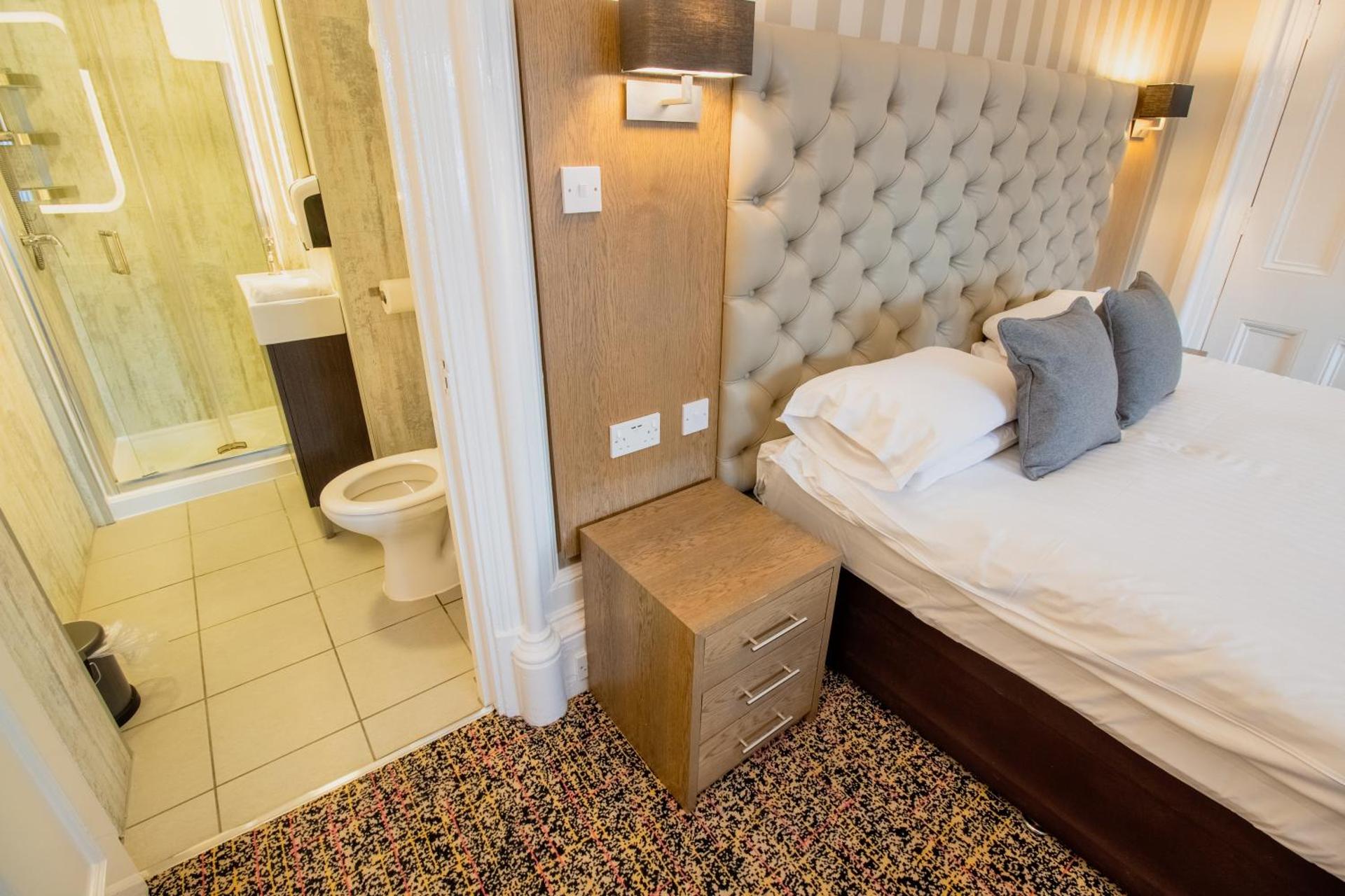 Embassy Apartments - Photo 26