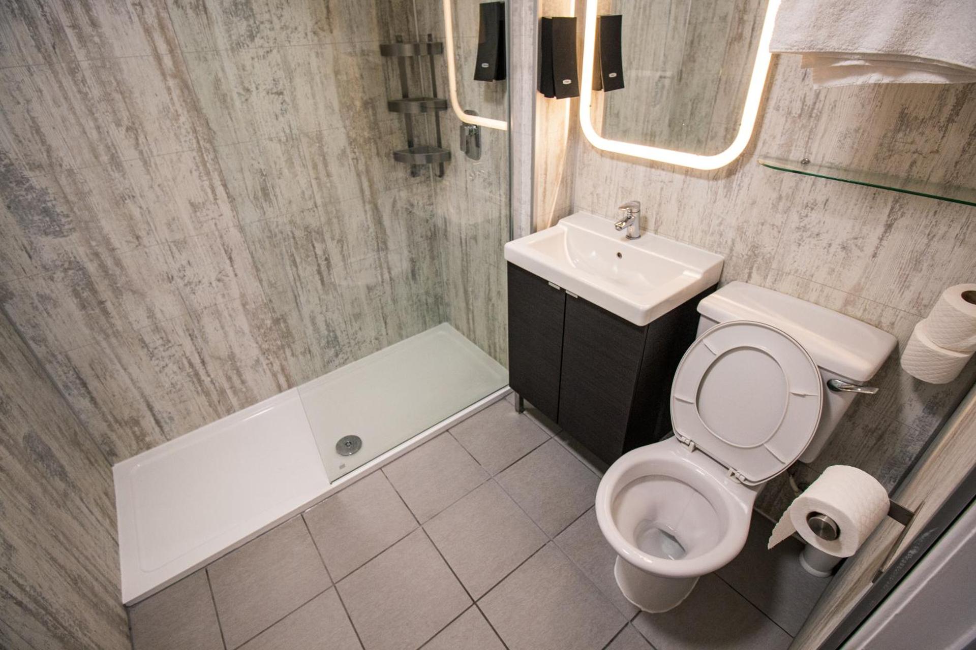 Embassy Apartments - Photo 17