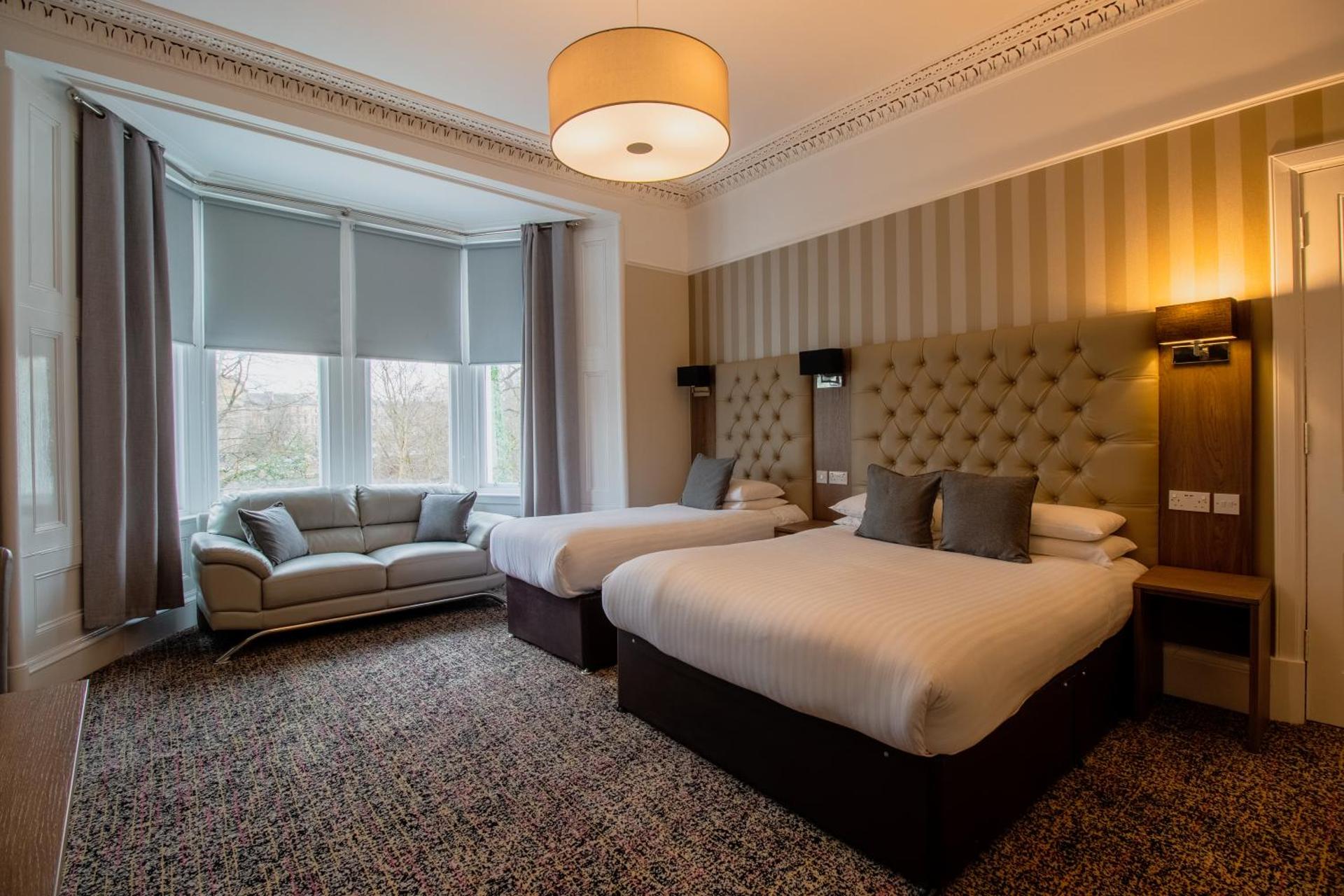 Embassy Apartments - Photo 32