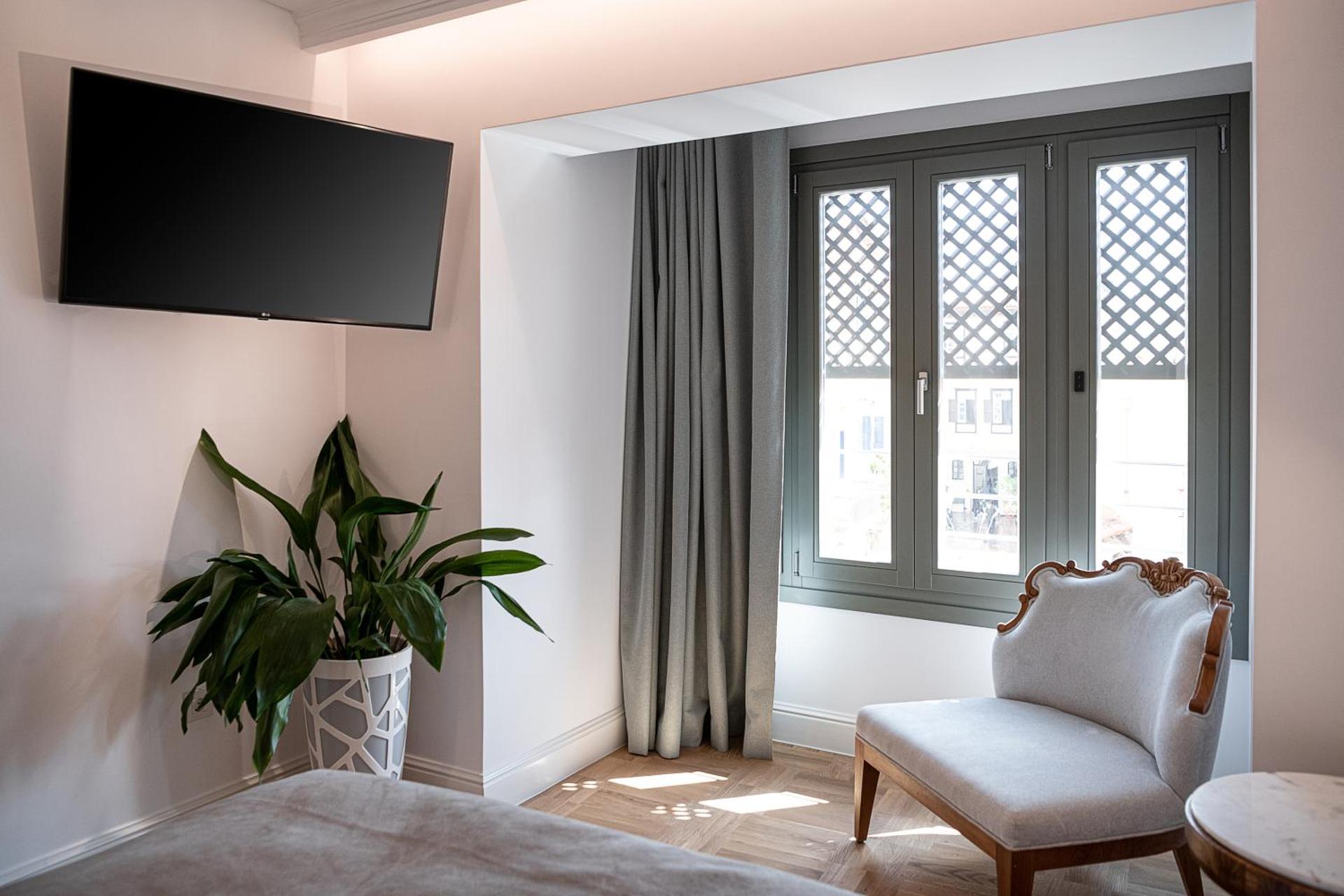 Ionas Boutique Hotel - Photo 56