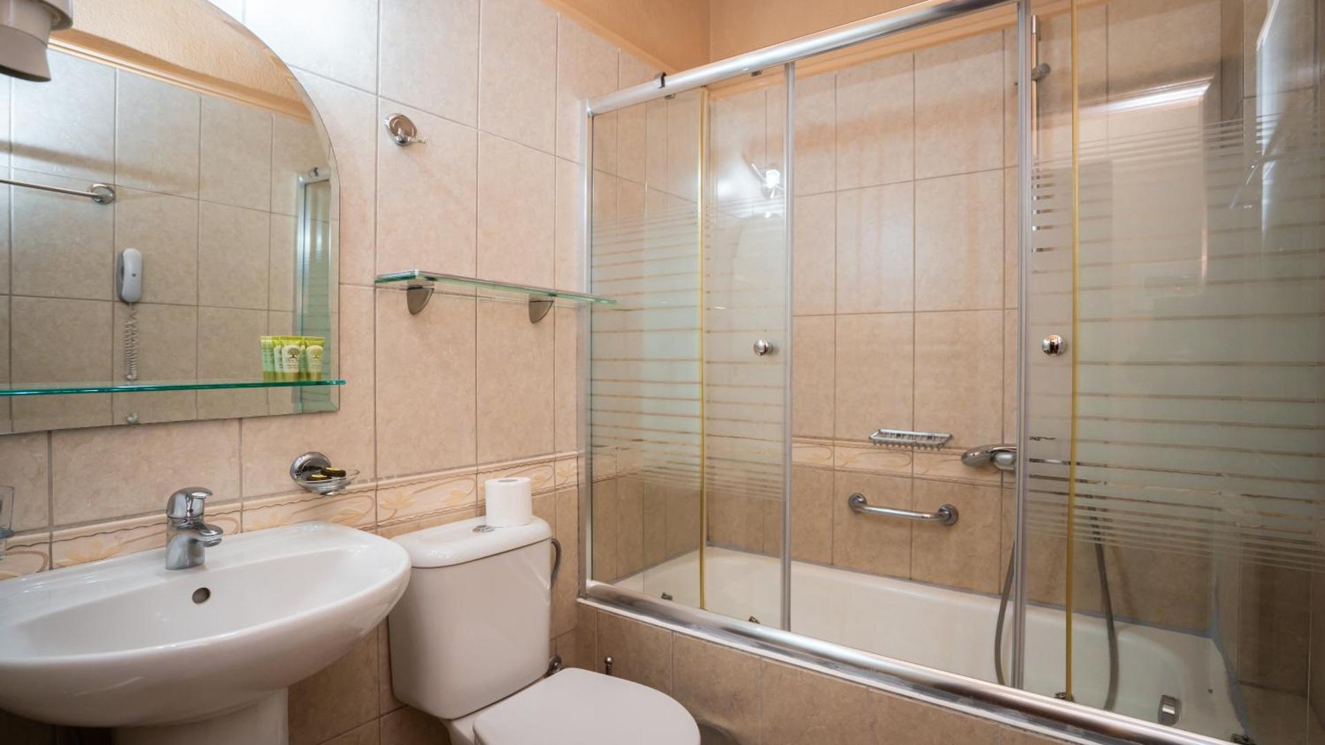 Dellas Boutique Hotel - Photo 25