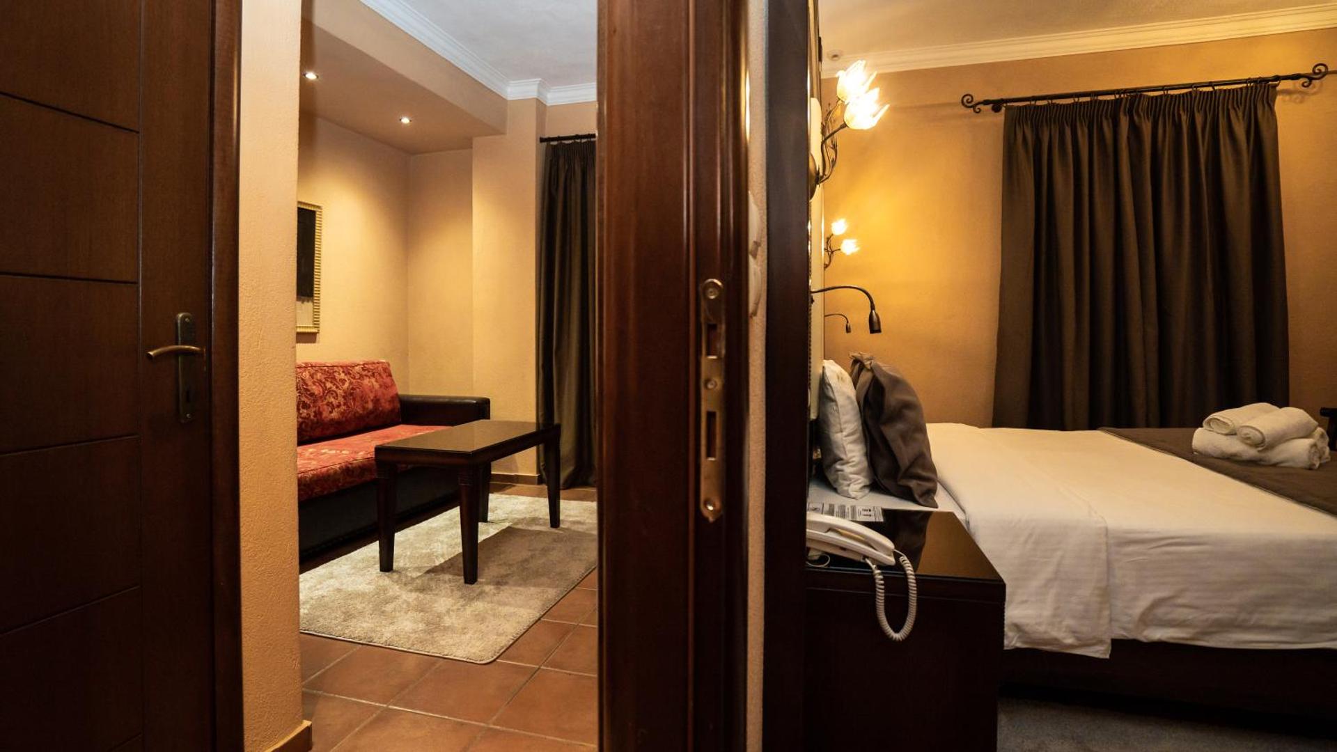 Dellas Boutique Hotel - Photo 21