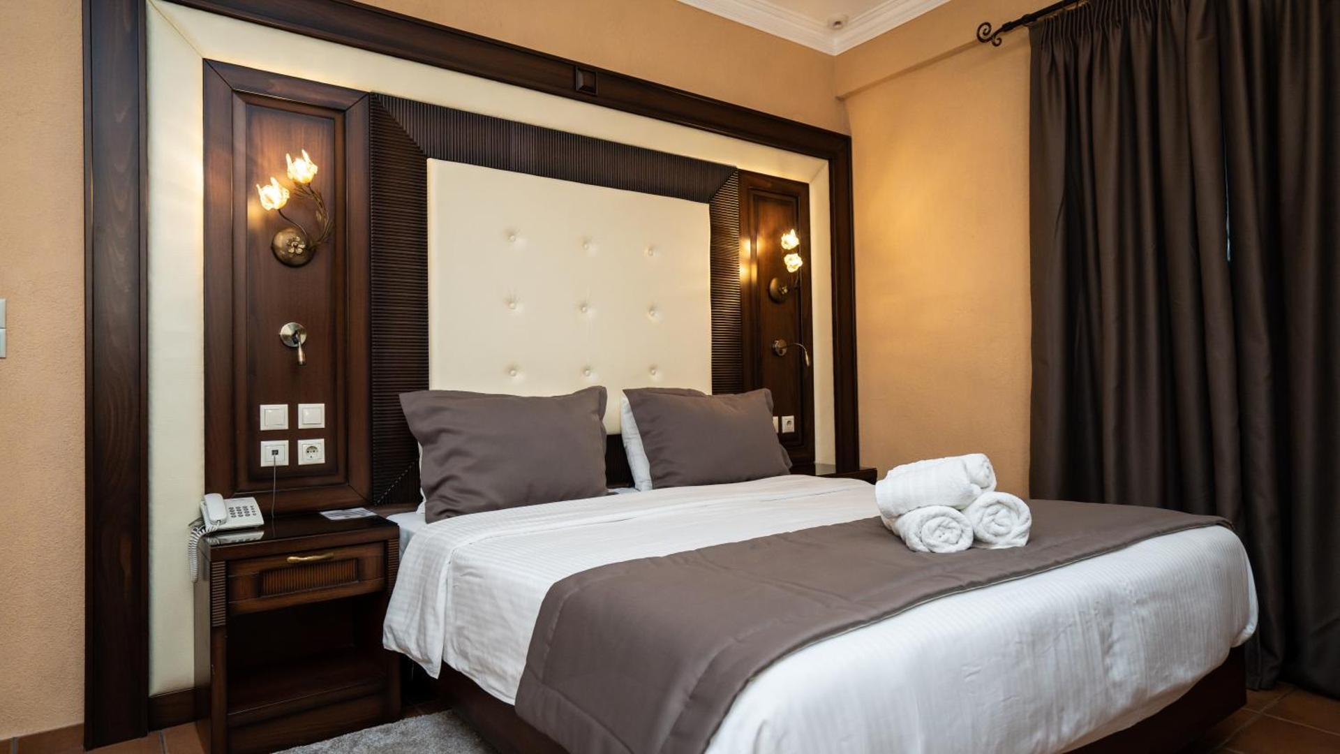 Dellas Boutique Hotel - Photo 23