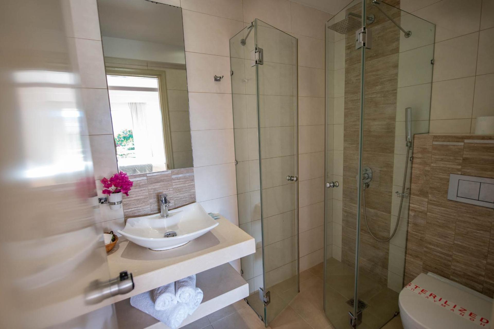 Saga Hotel - Photo 31