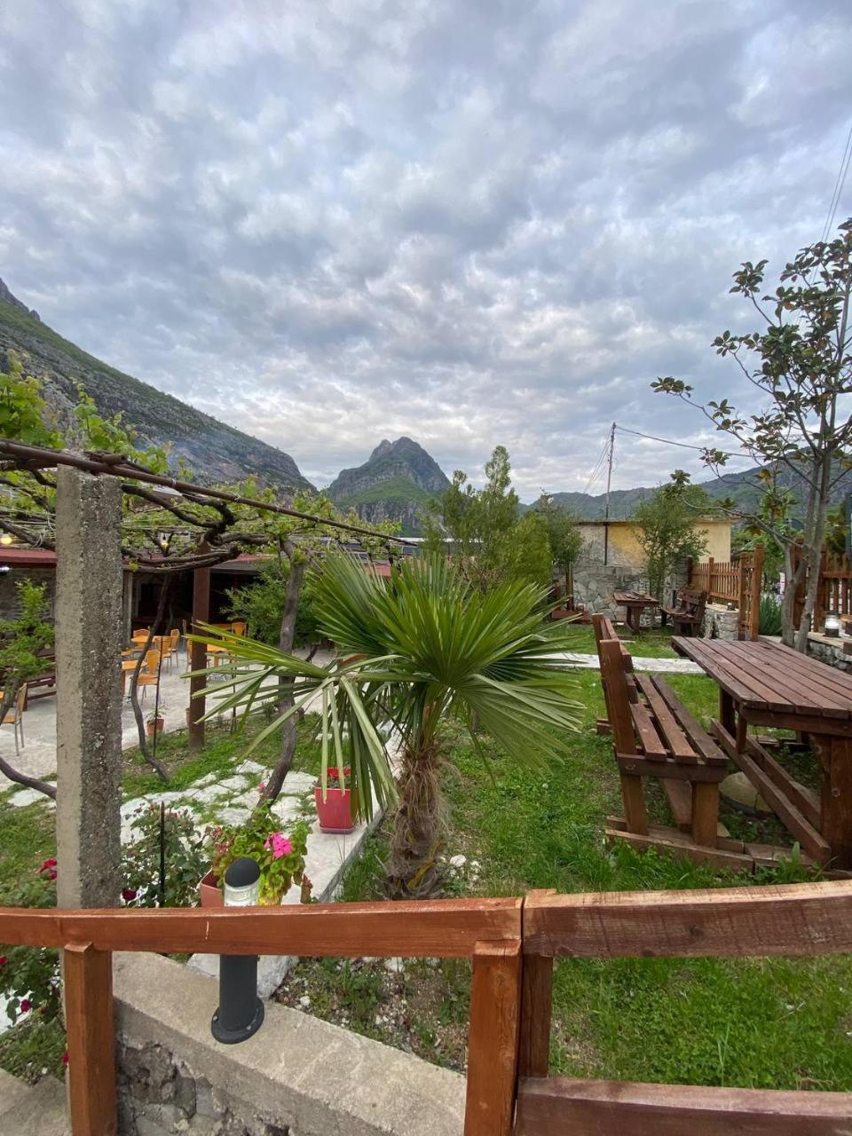 Kulla e Vjeter (Bar Restaurant, Guesthouse, Parking and Camping) - Photo 20