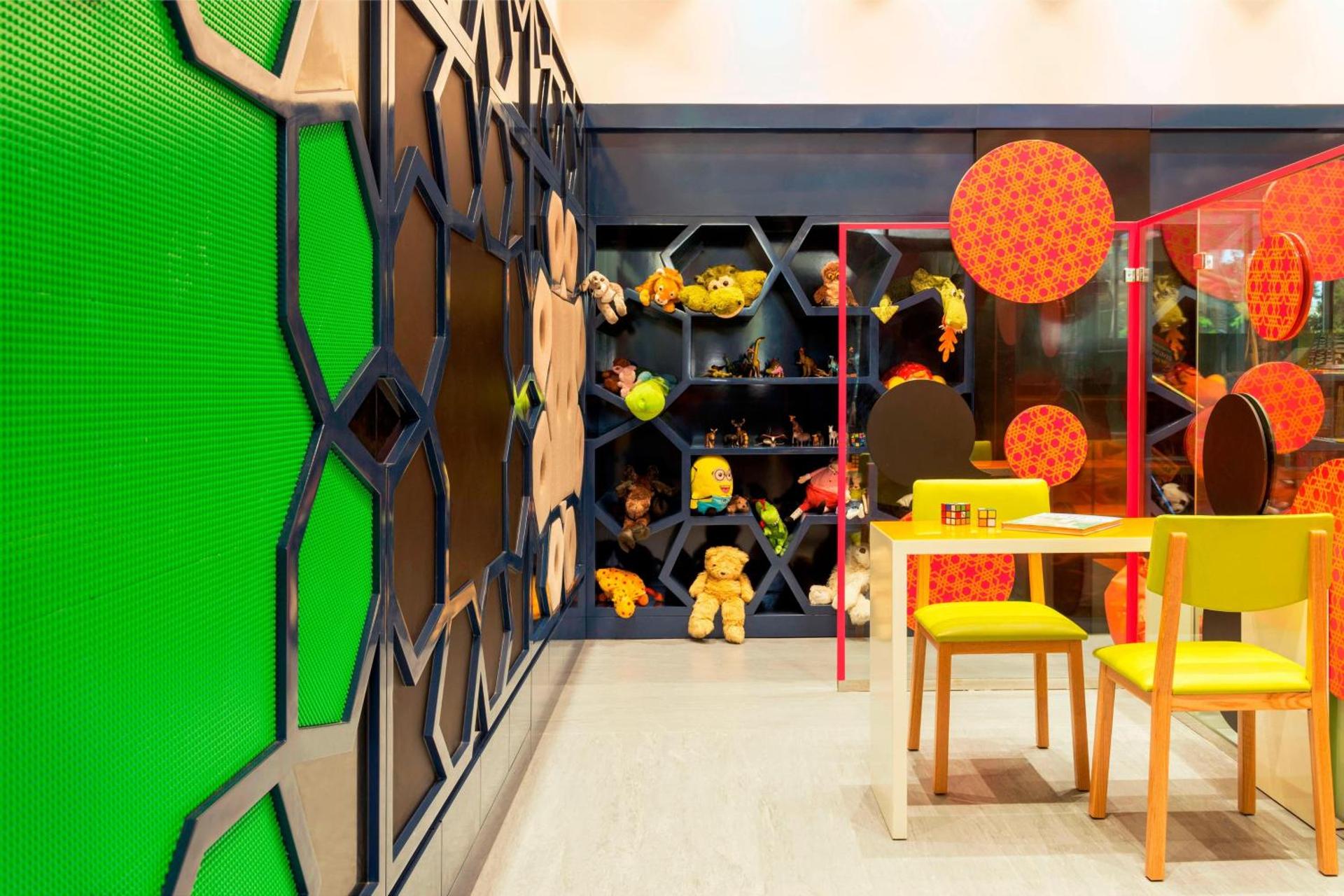 Le Meridien Mina Seyahi Beach Resort & Waterpark - Photo 33