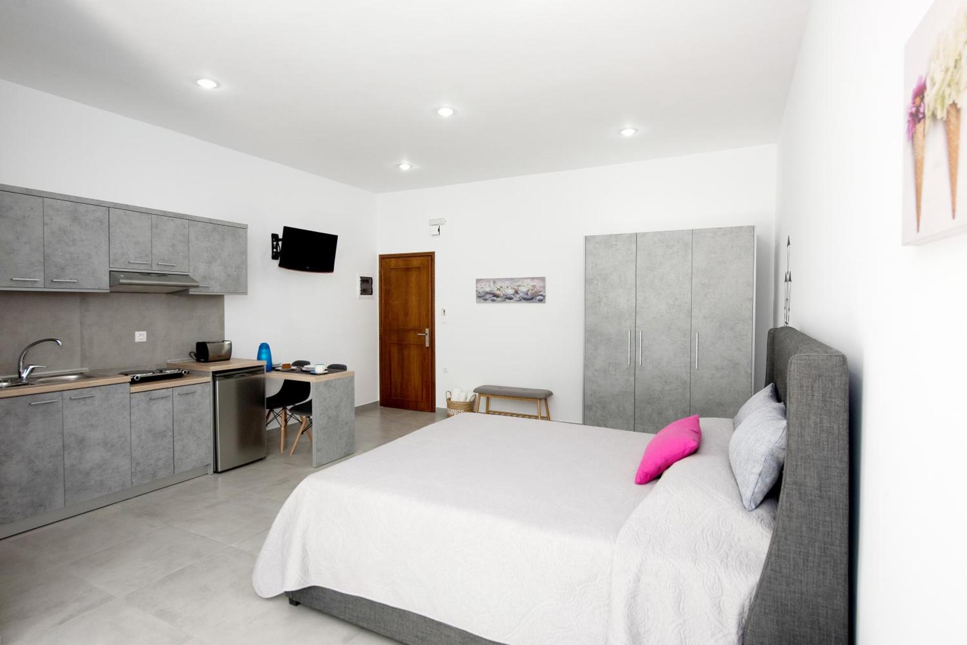 Maria Studios & Apartments - Photo 3