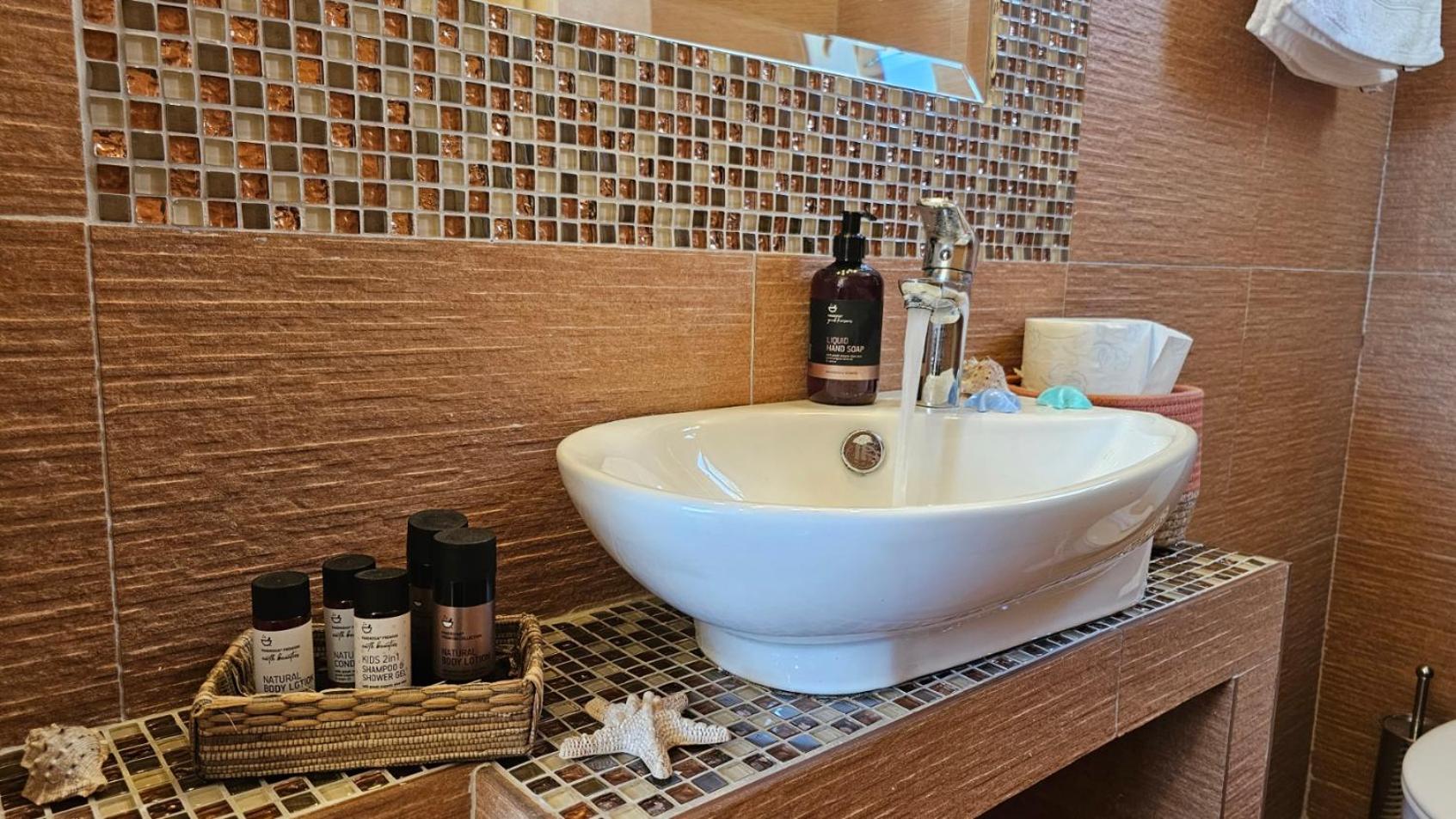 Geo Houses Milos - Photo 81