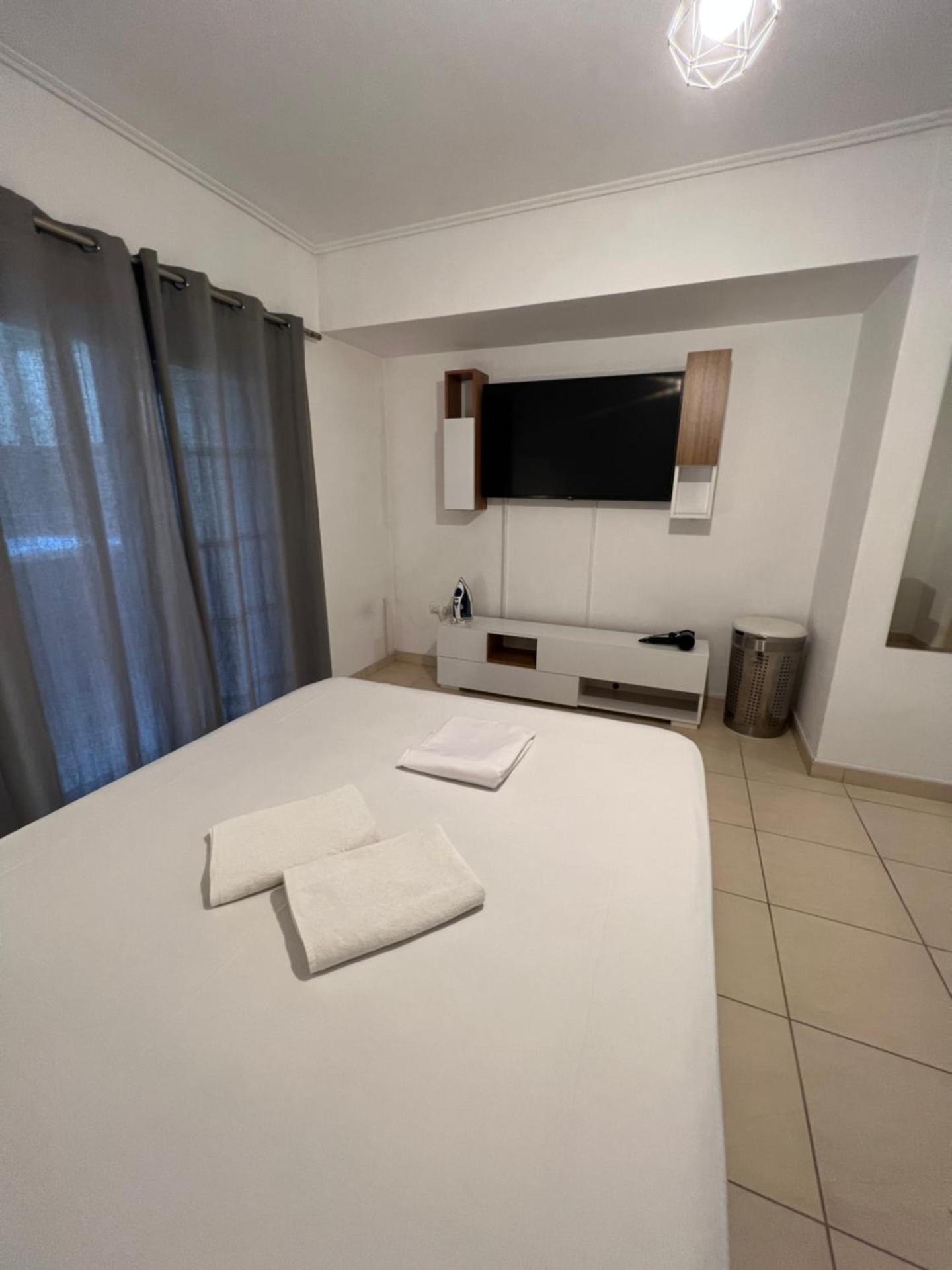 Jacuzzi studio close to athens airport!! - Photo 16