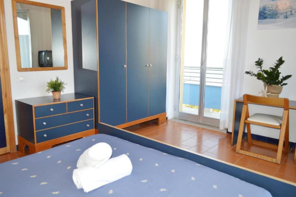 Single Room with Mountain View
