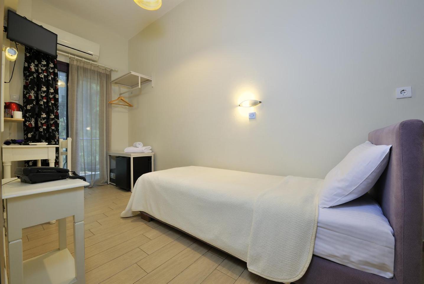 Dryades & Orion Hotel - Photo 3