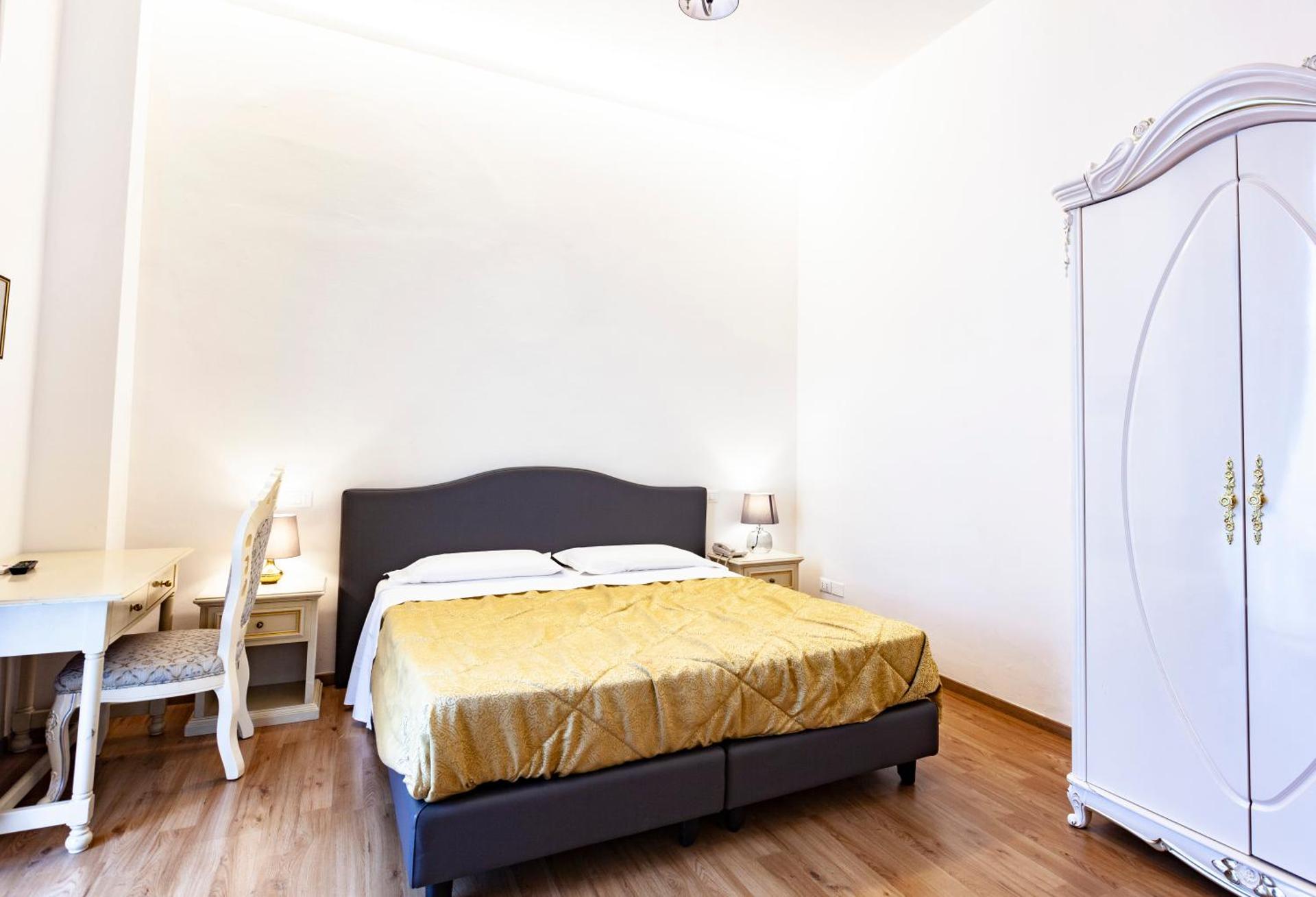 Hotel St. James - Photo 27