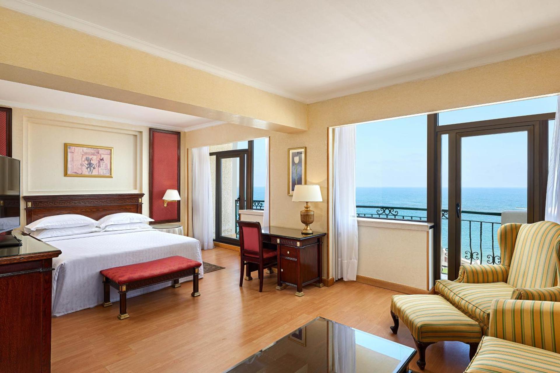 Hospitality Suite, 1 Queen, Garden view, High floor, Balcony