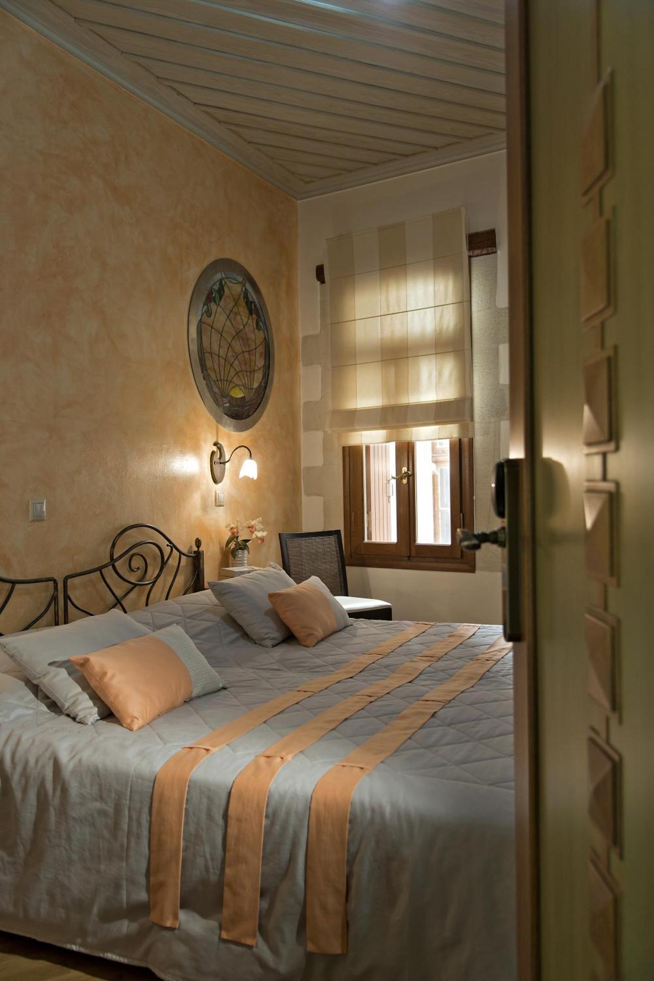 Ionas Boutique Hotel - Photo 10