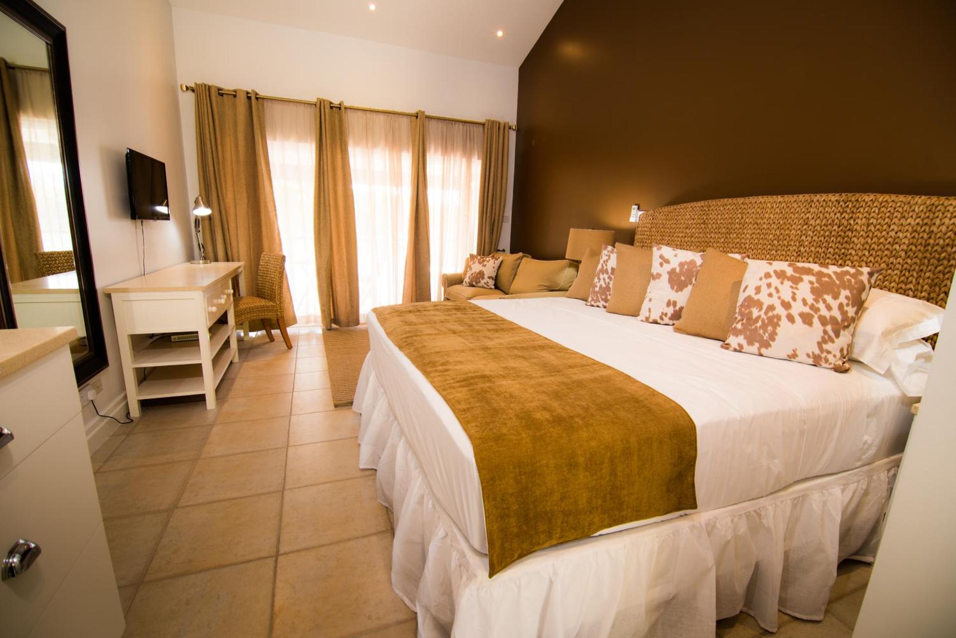 King Studio with Sofa Bed