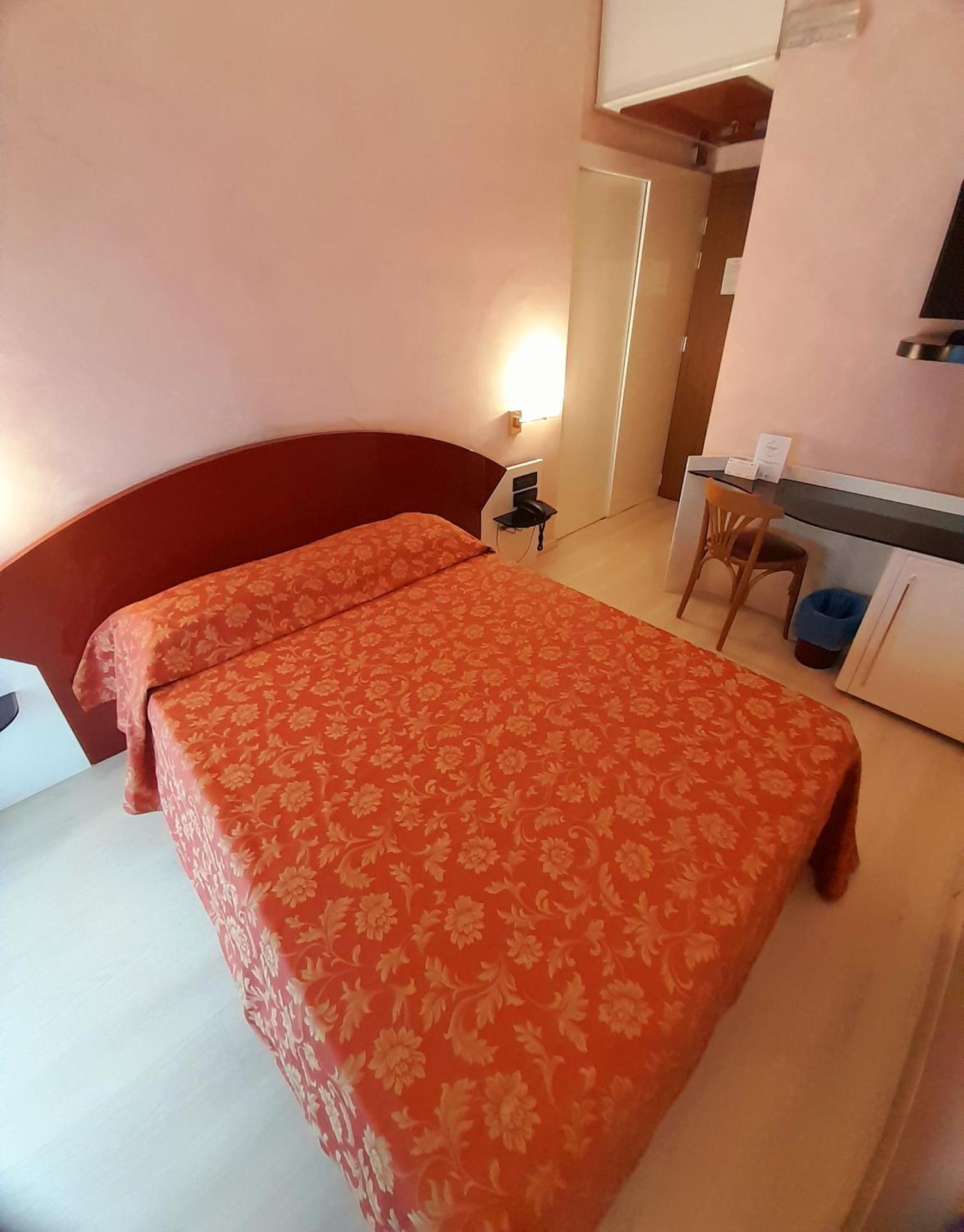 Hotel Continental - Photo 4