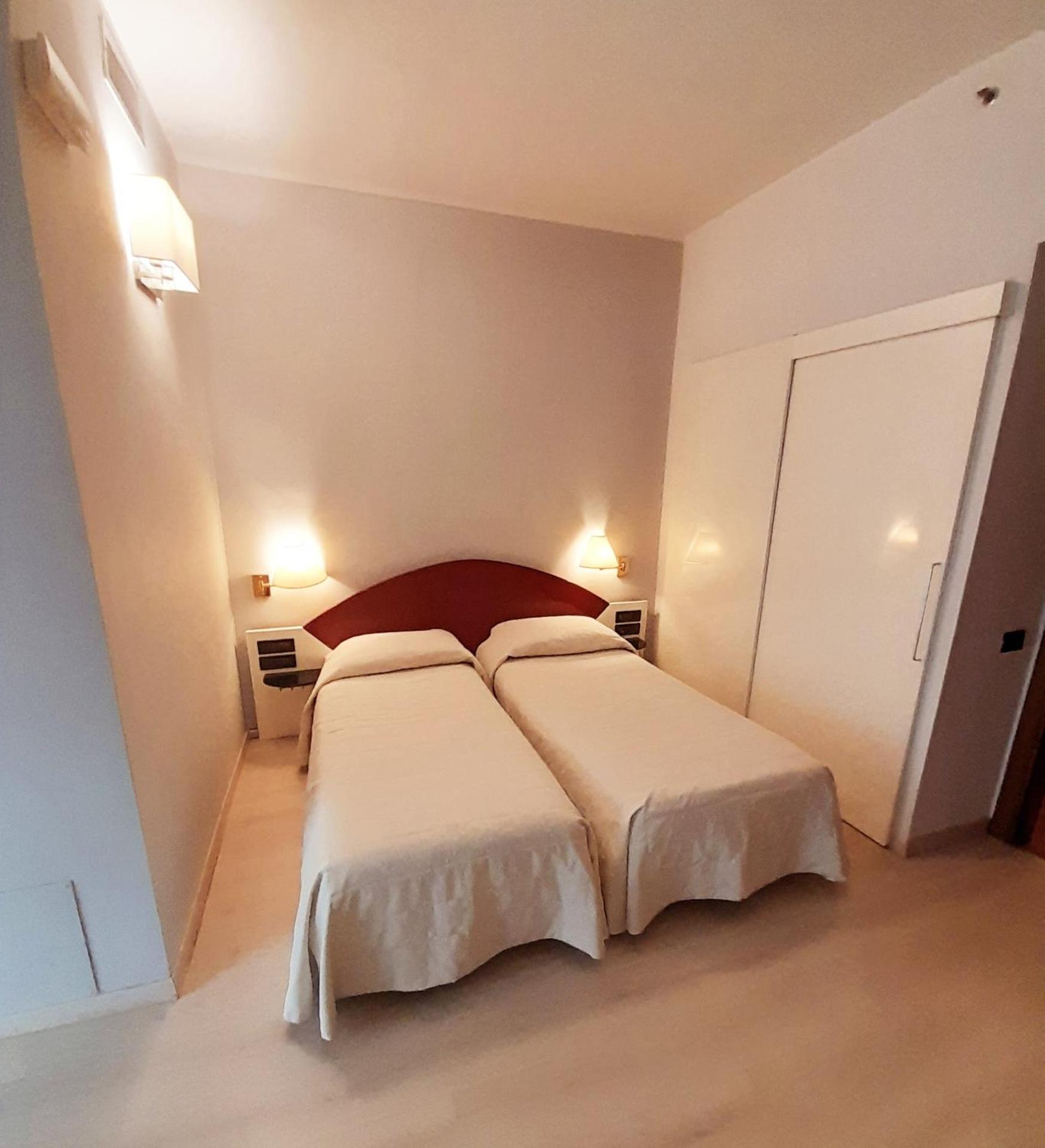 Hotel Continental - Photo 9