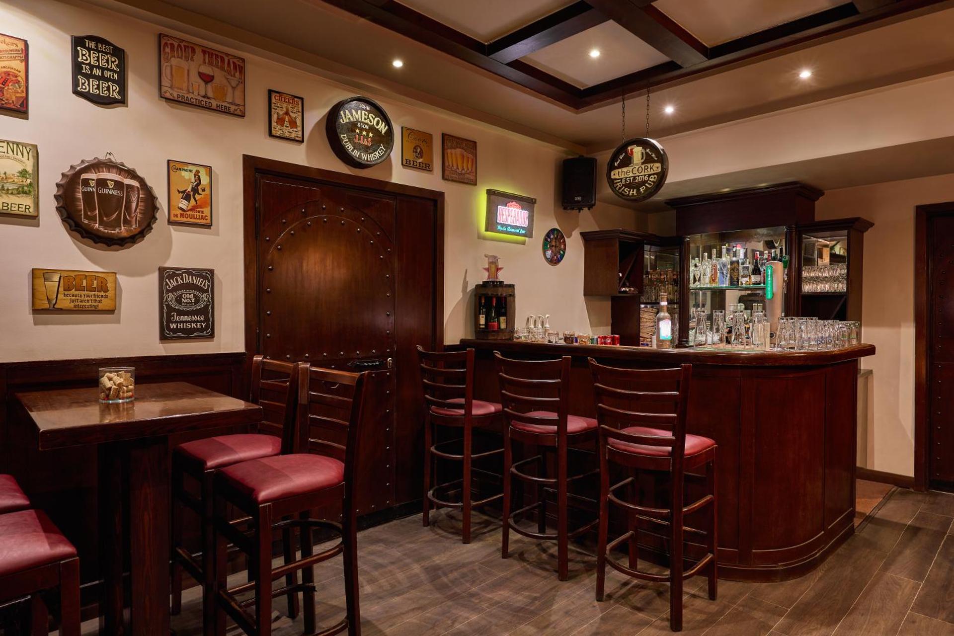 Golden Carven Hotel - Photo 20