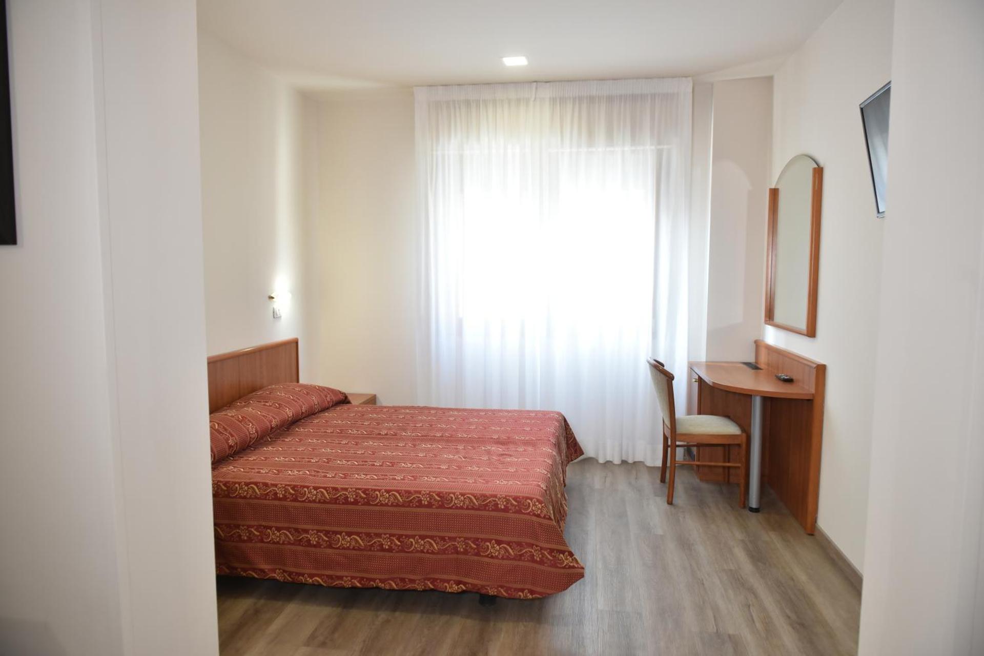 La Solaria Hotel - Photo 39