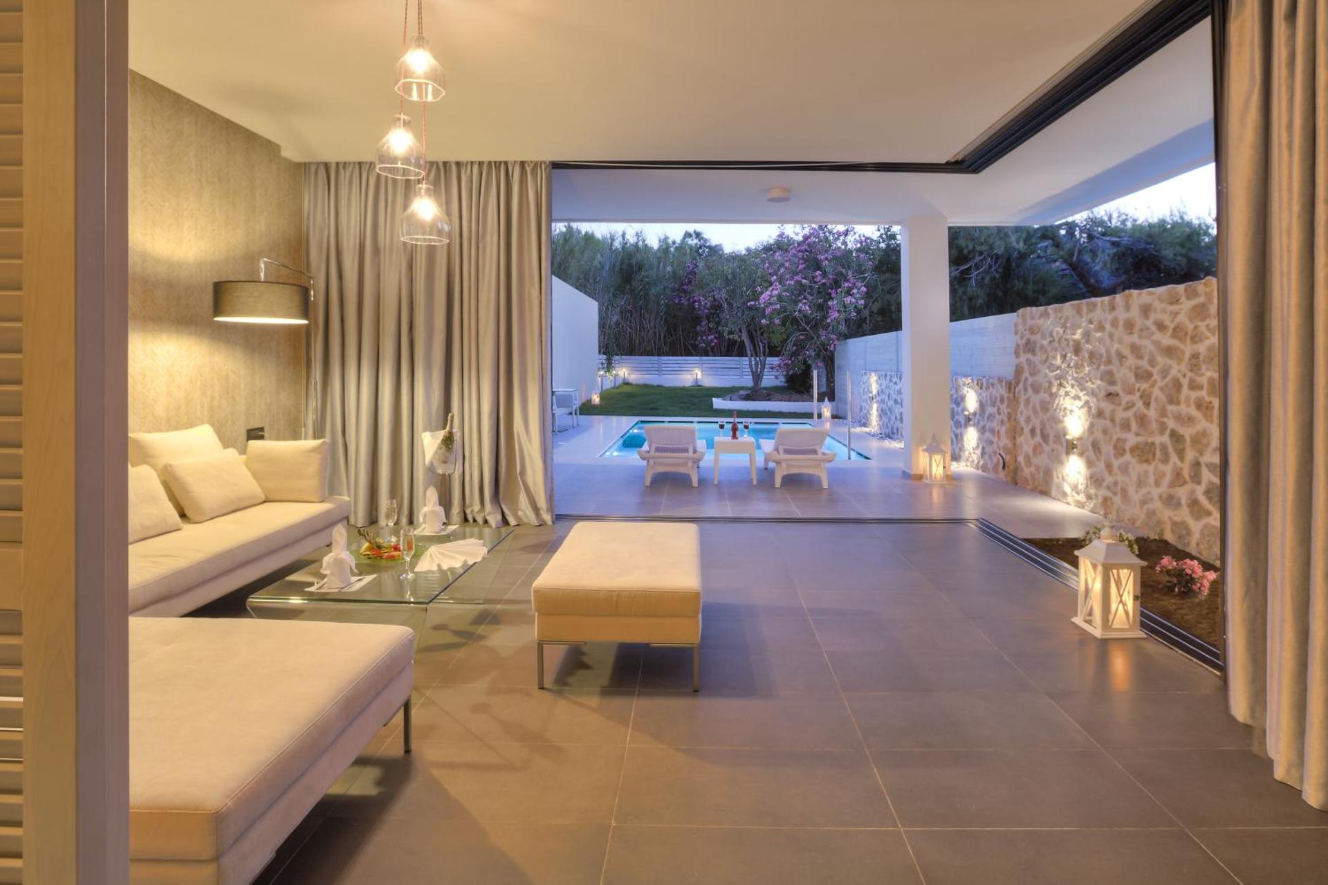 Caravia Beach Hotel - Photo 25
