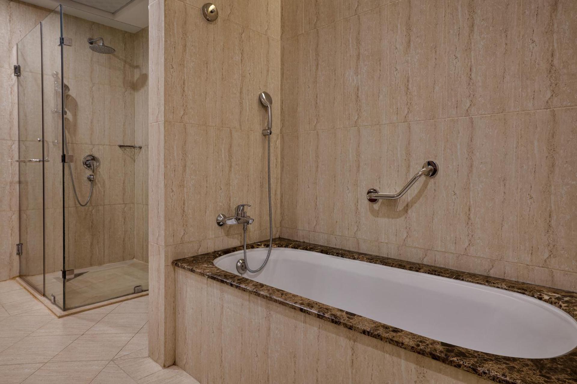 La Suite Dubai Hotel & Apartments - Photo 25