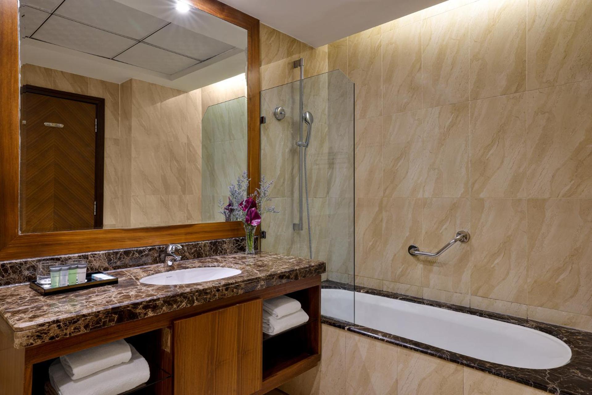 La Suite Dubai Hotel & Apartments - Photo 40