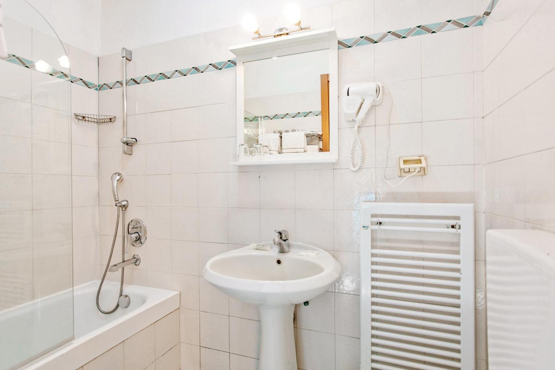 Hotel St. James - Photo 60