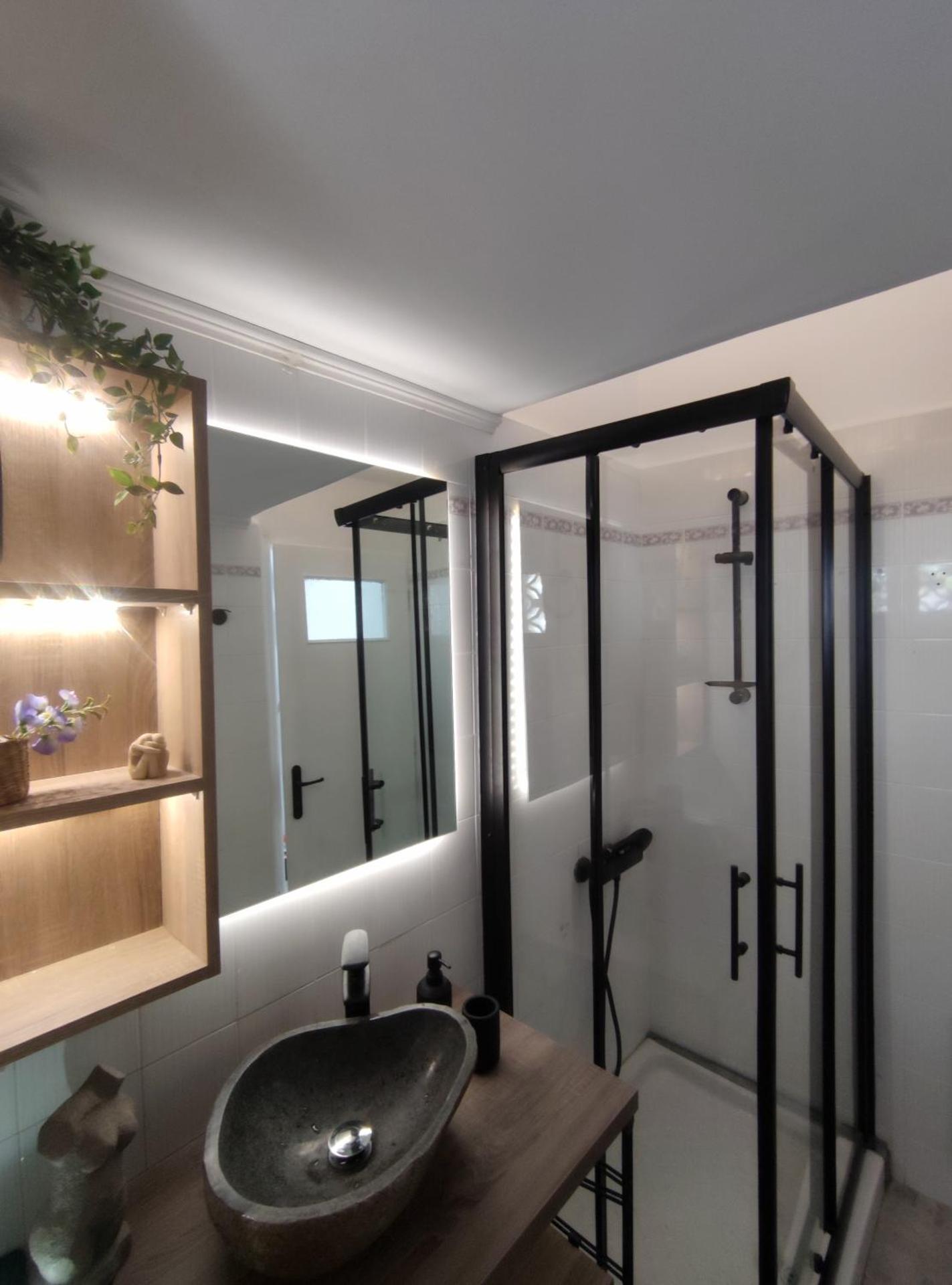 Lithi Stylish Apartments- Eco Luxury Suite - Photo 9