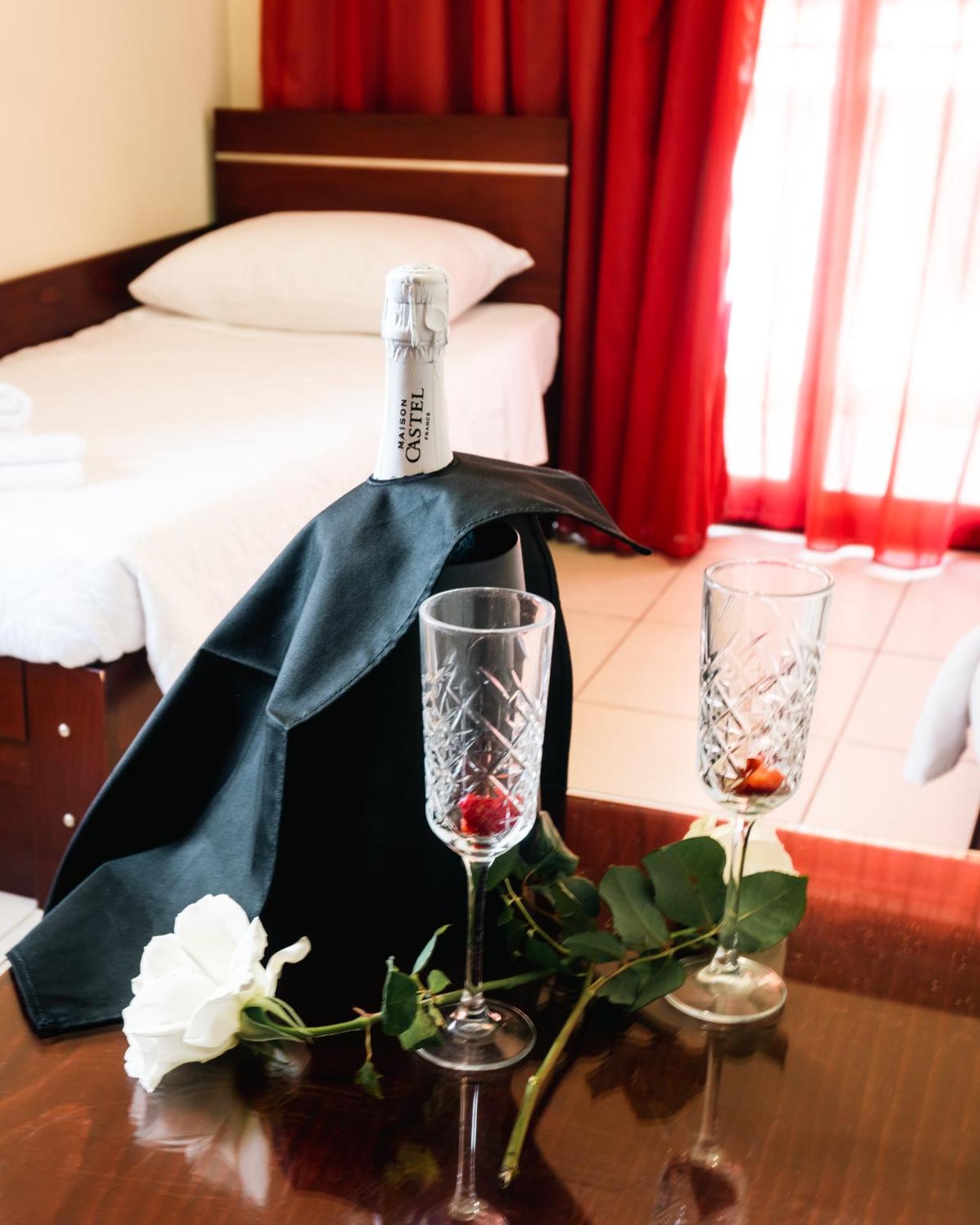 Canadian Hotel - Photo 50