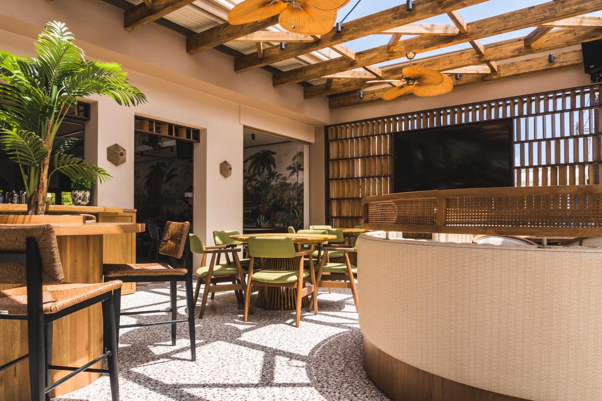 Canadian Hotel - Photo 92