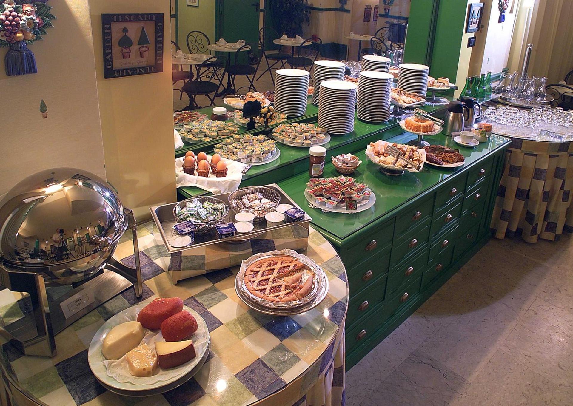 Hotel Lancaster - Photo 8