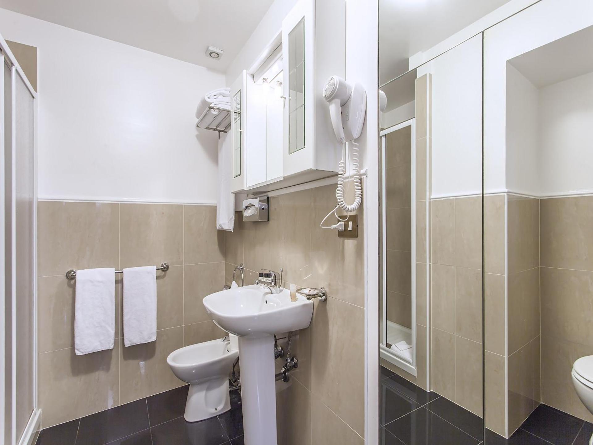 Hotel Regina Giovanna - Photo 5