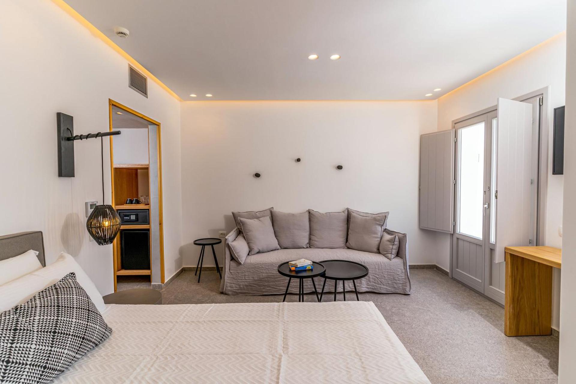 Junior Suite with Pool View and Jacuzzi